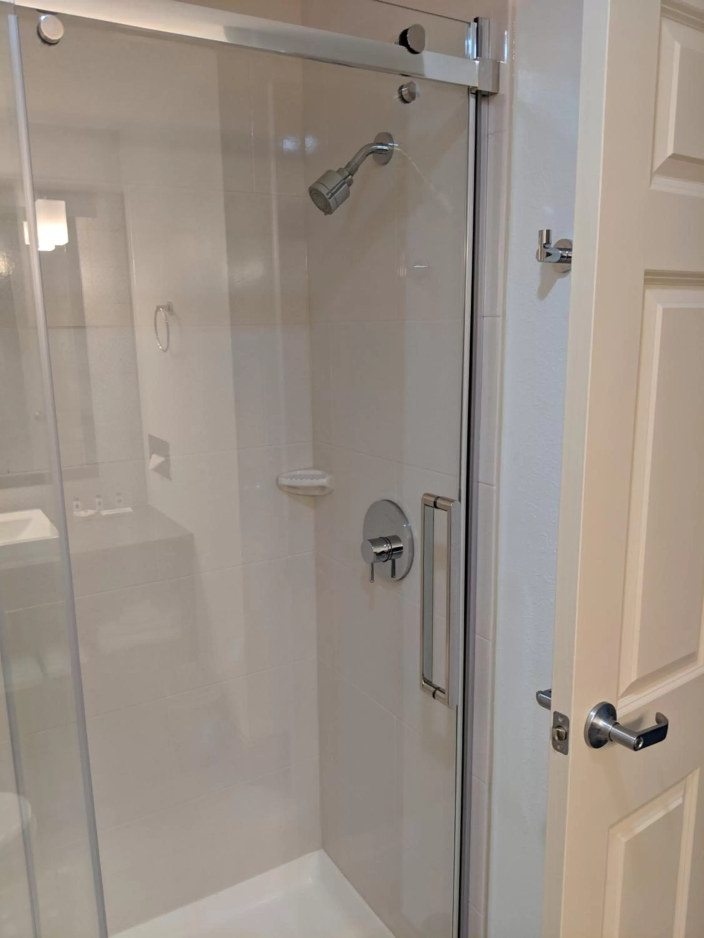 Shower in Country Inn & Suites by Radisson, Buffalo, MN