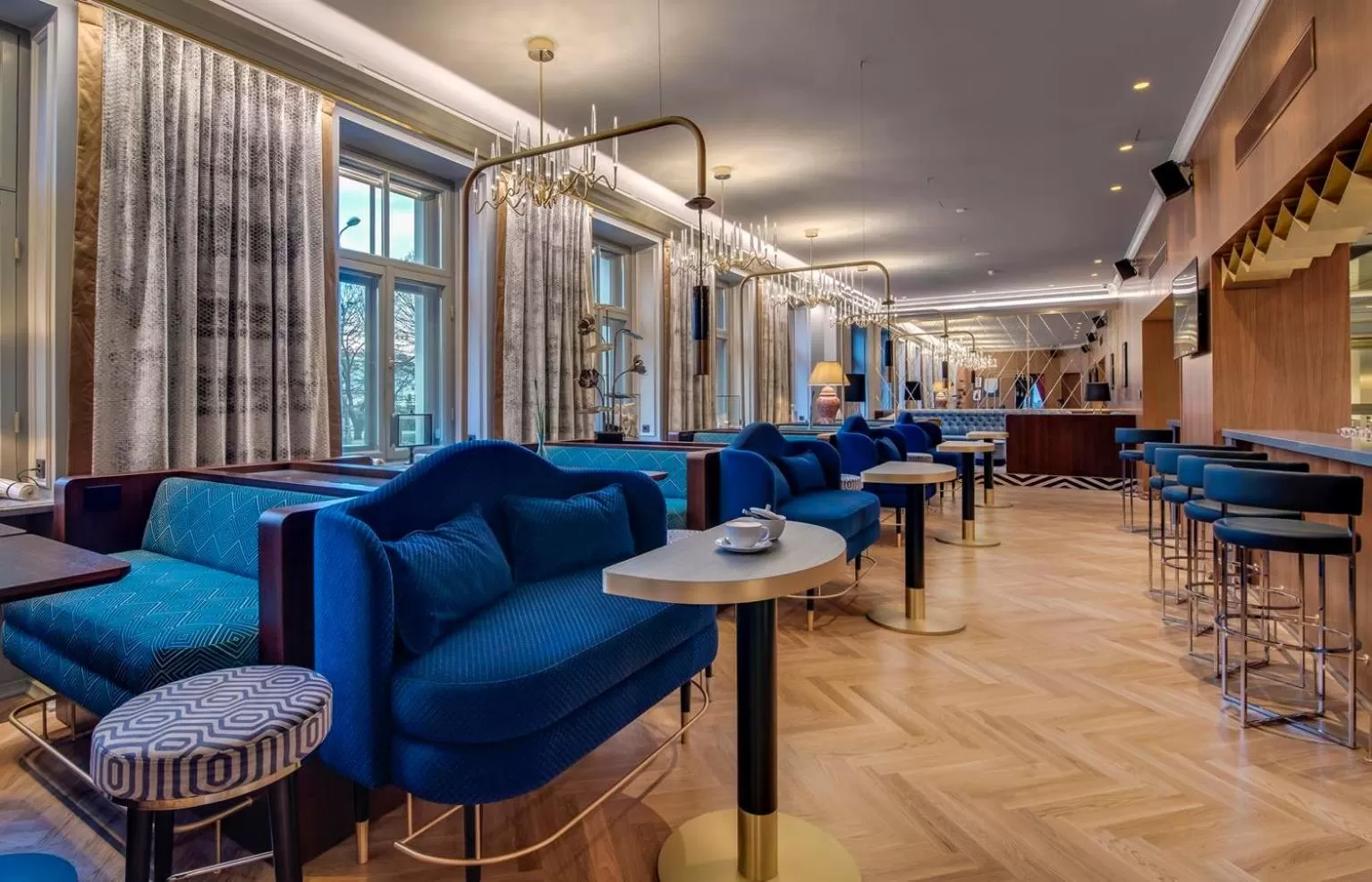 Lounge or bar in Grand Poet Hotel and SPA by Semarah