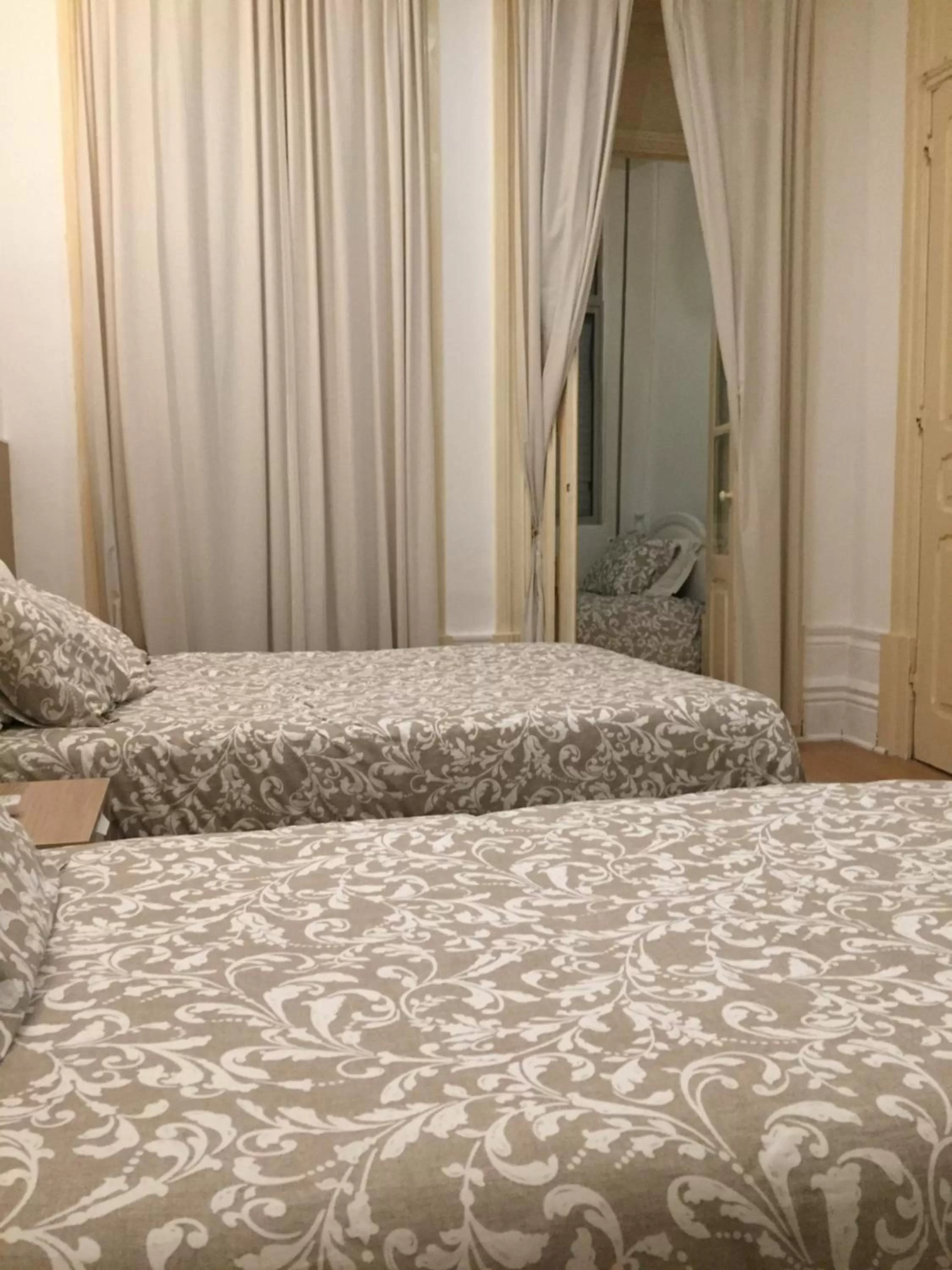 Bed in Lira Guest House B&B