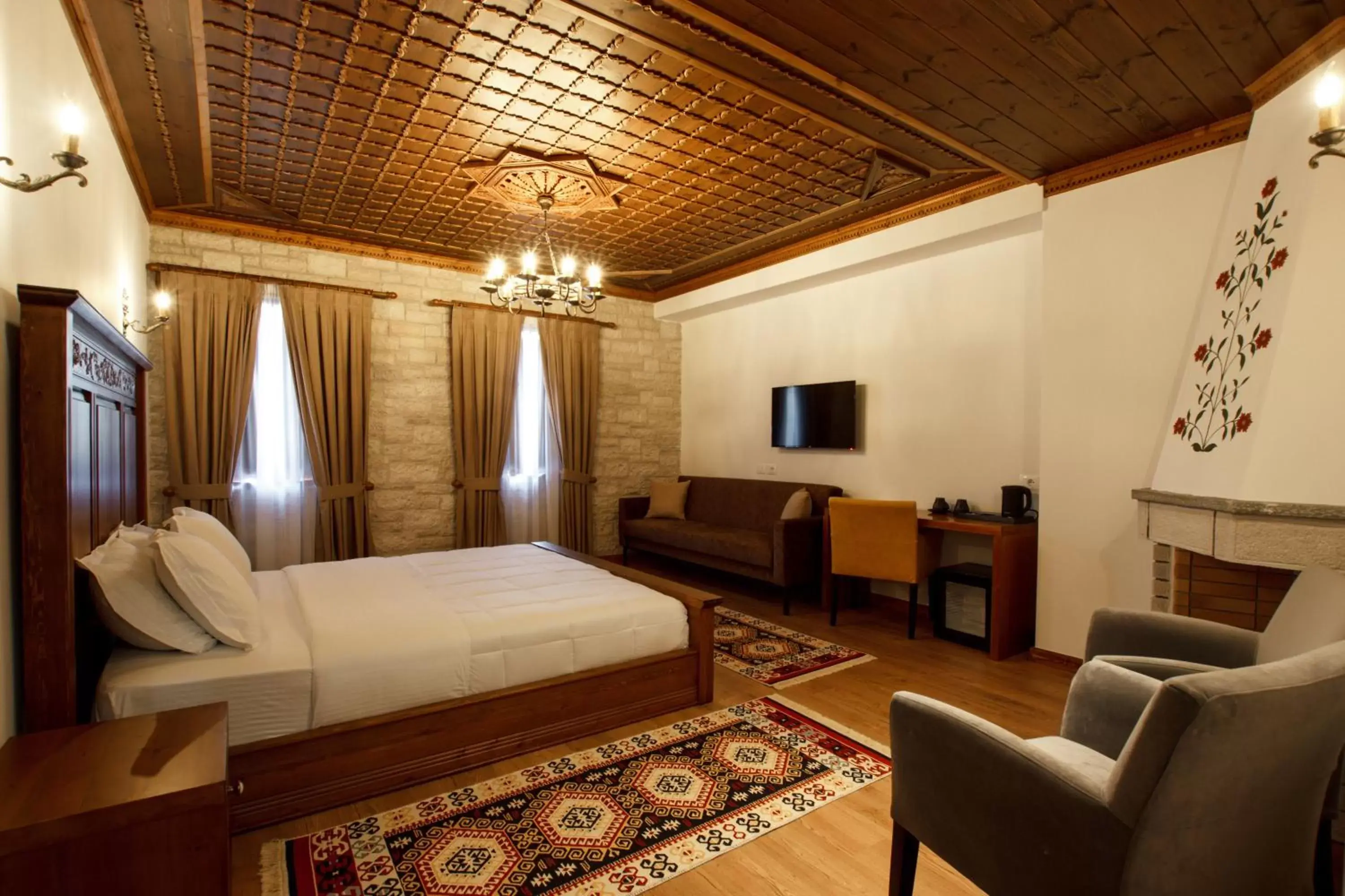 Deluxe Queen Room in Rose Garden Hotel Deluxe Queen Room in Rose Garden Hotel