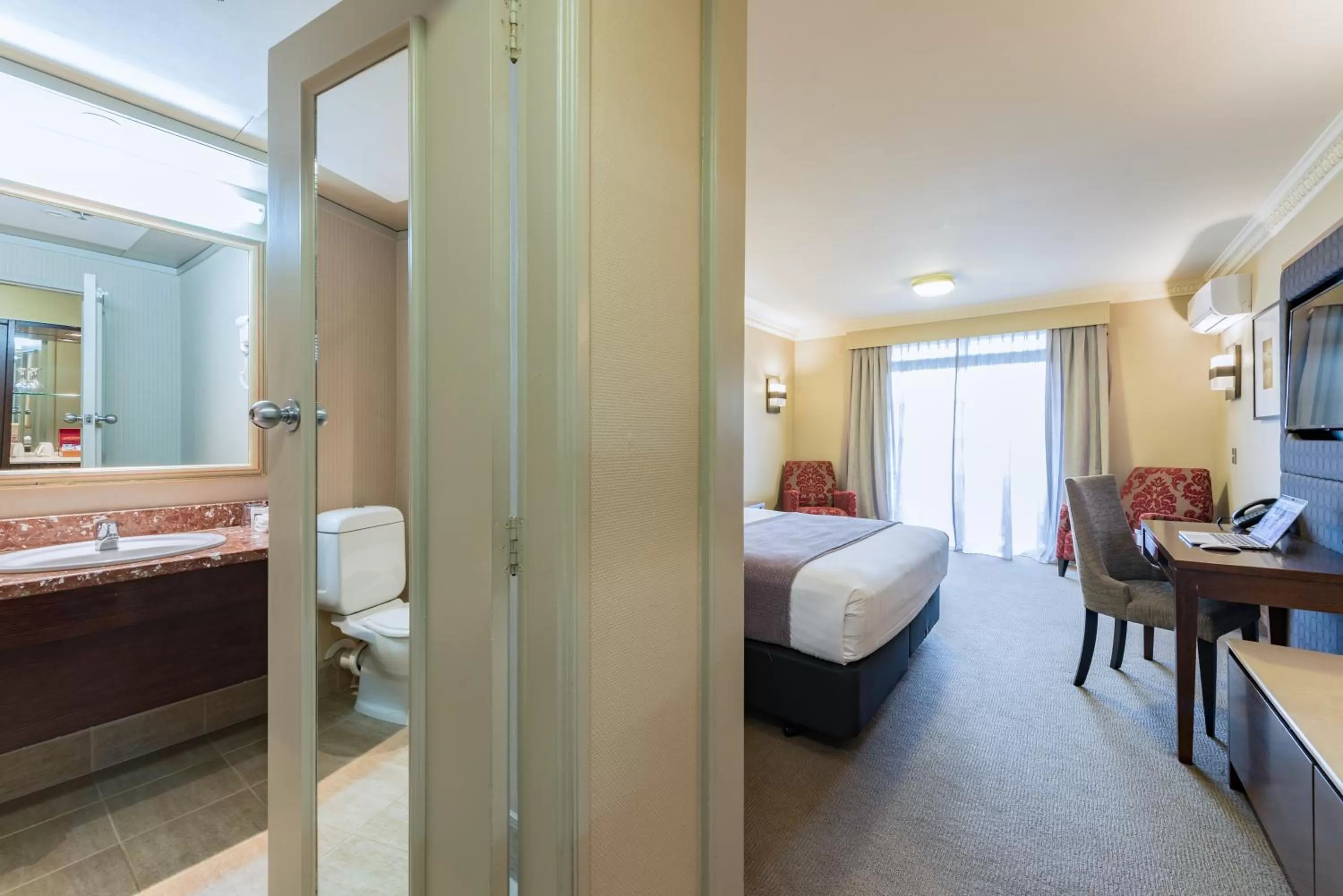 Bathroom, Bed in Distinction Hotel Rotorua