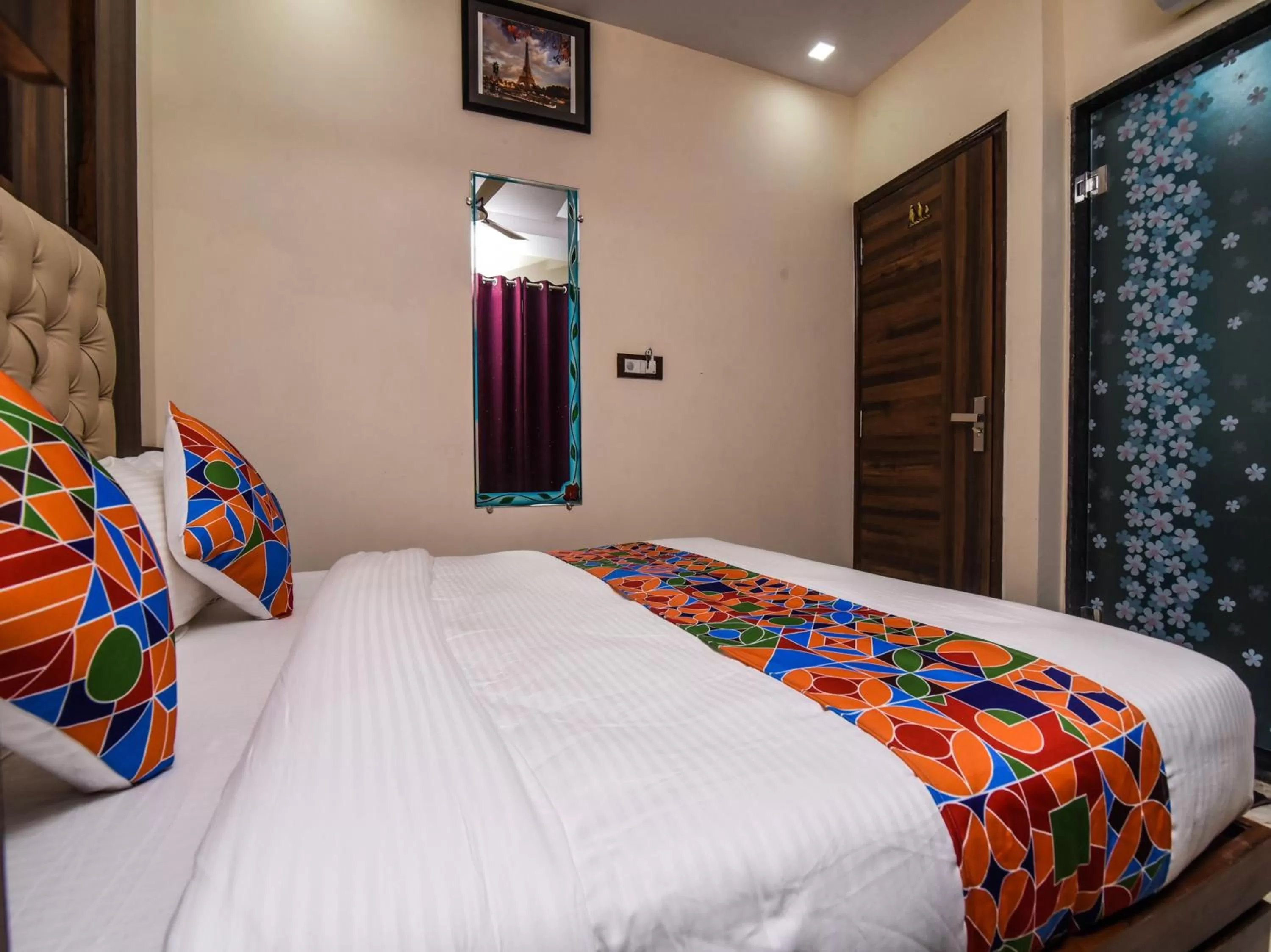 Bedroom, Bed in Hotel Dollar Inn