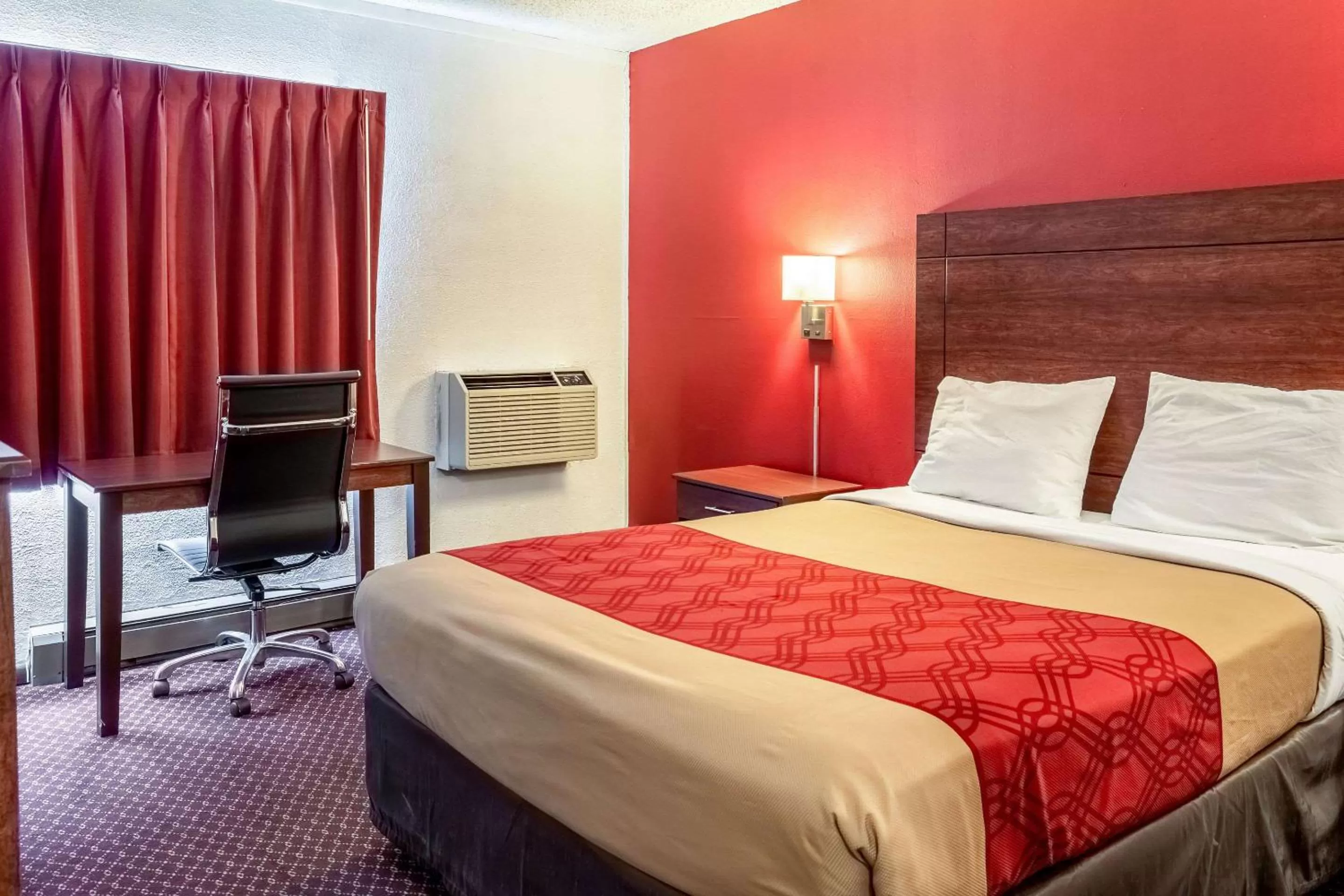 Photo of the whole room in High Desert Inn