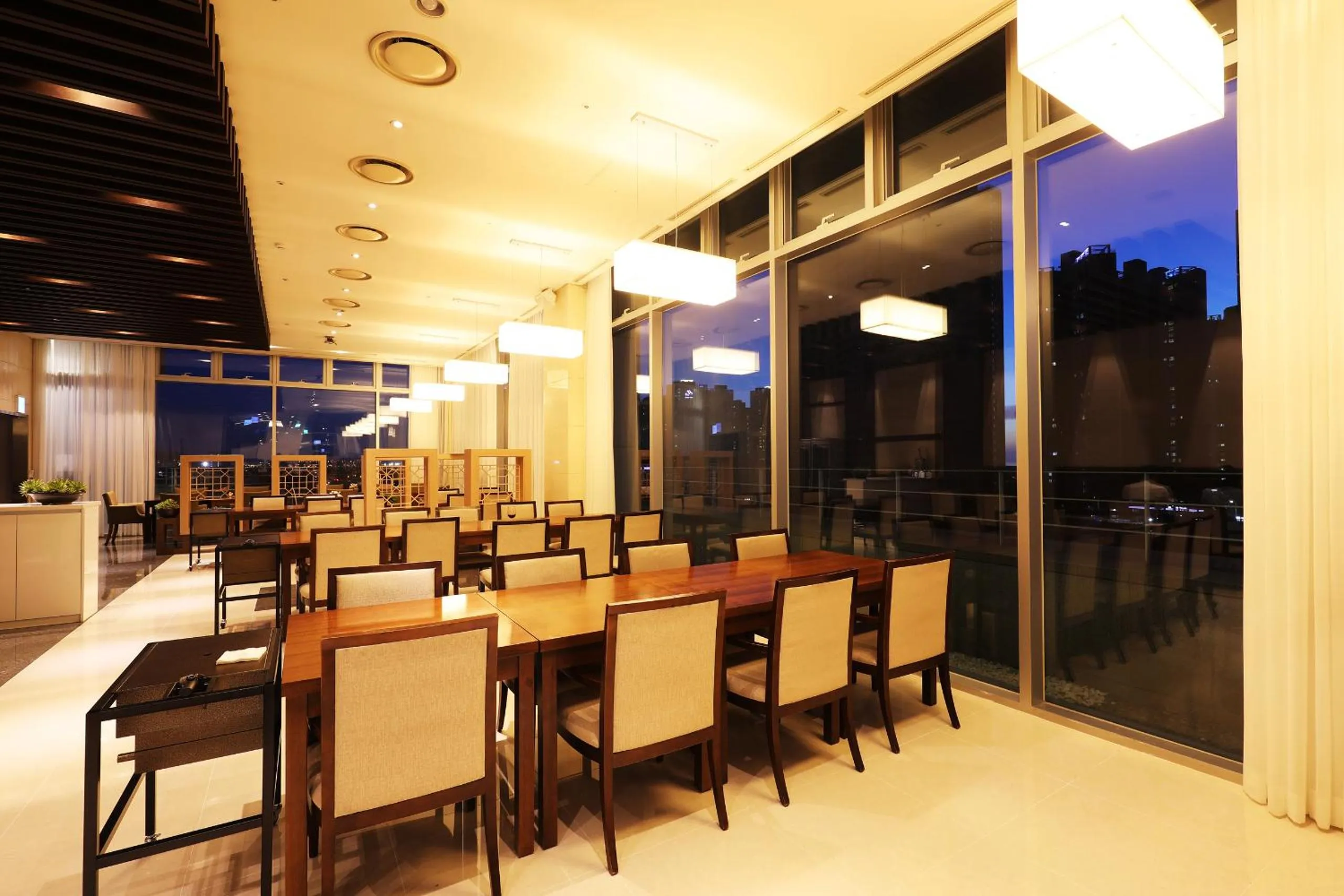 Restaurant/places to eat in Bridge Hotel Incheon Songdo