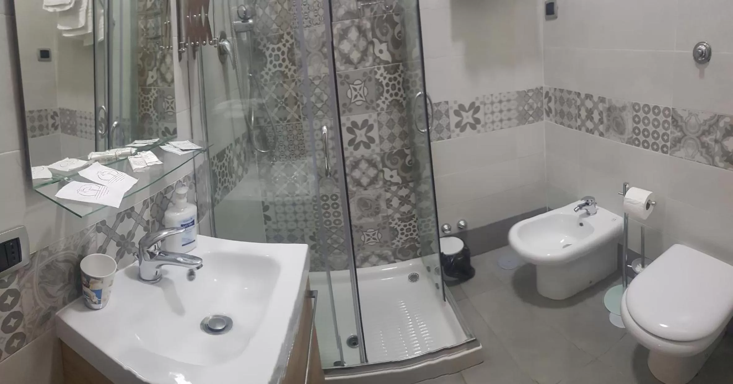 Shower in B&B Donn'anna