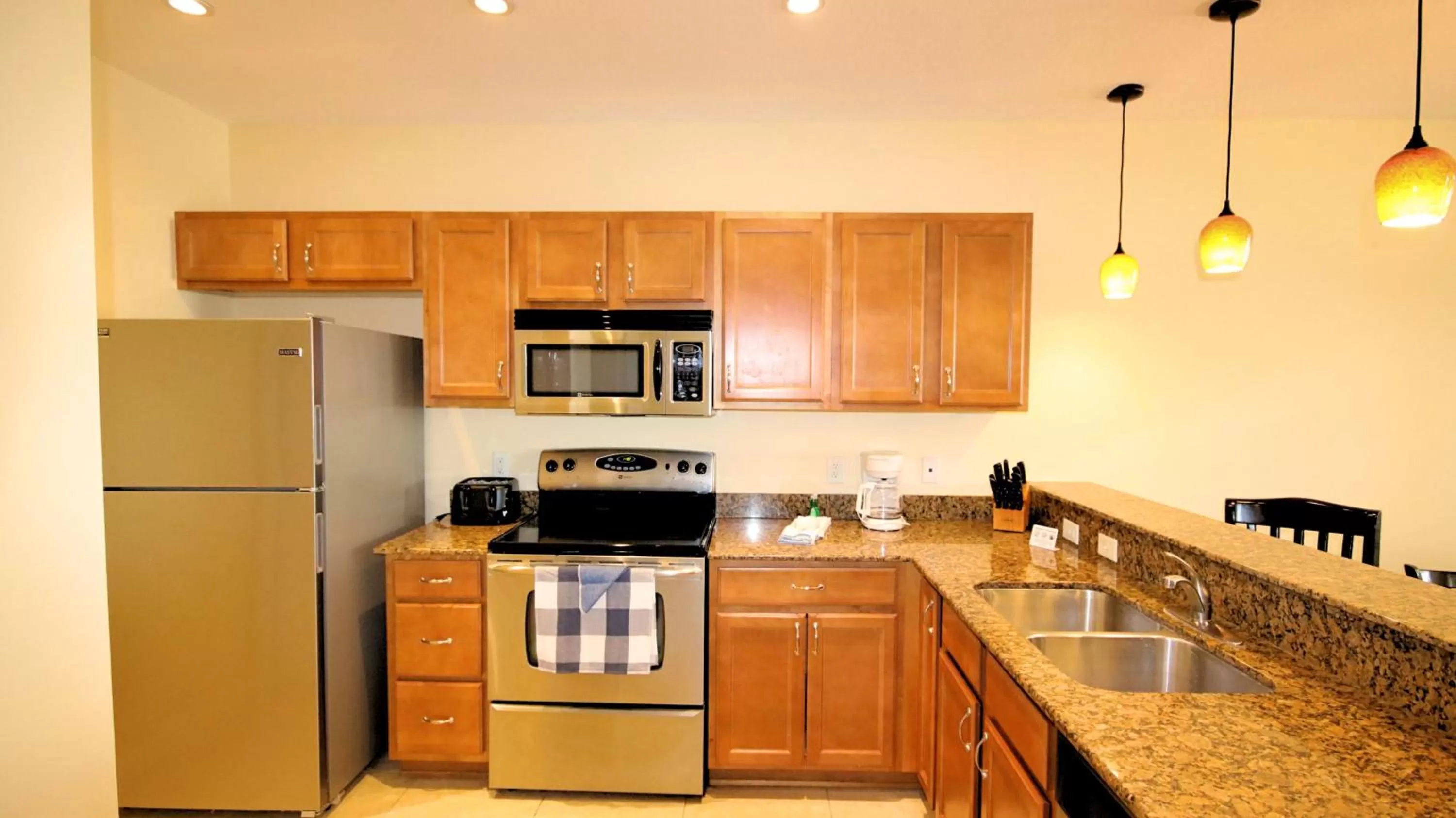 Kitchen or kitchenette in John's Pass Hotel - Fully Remote Check In