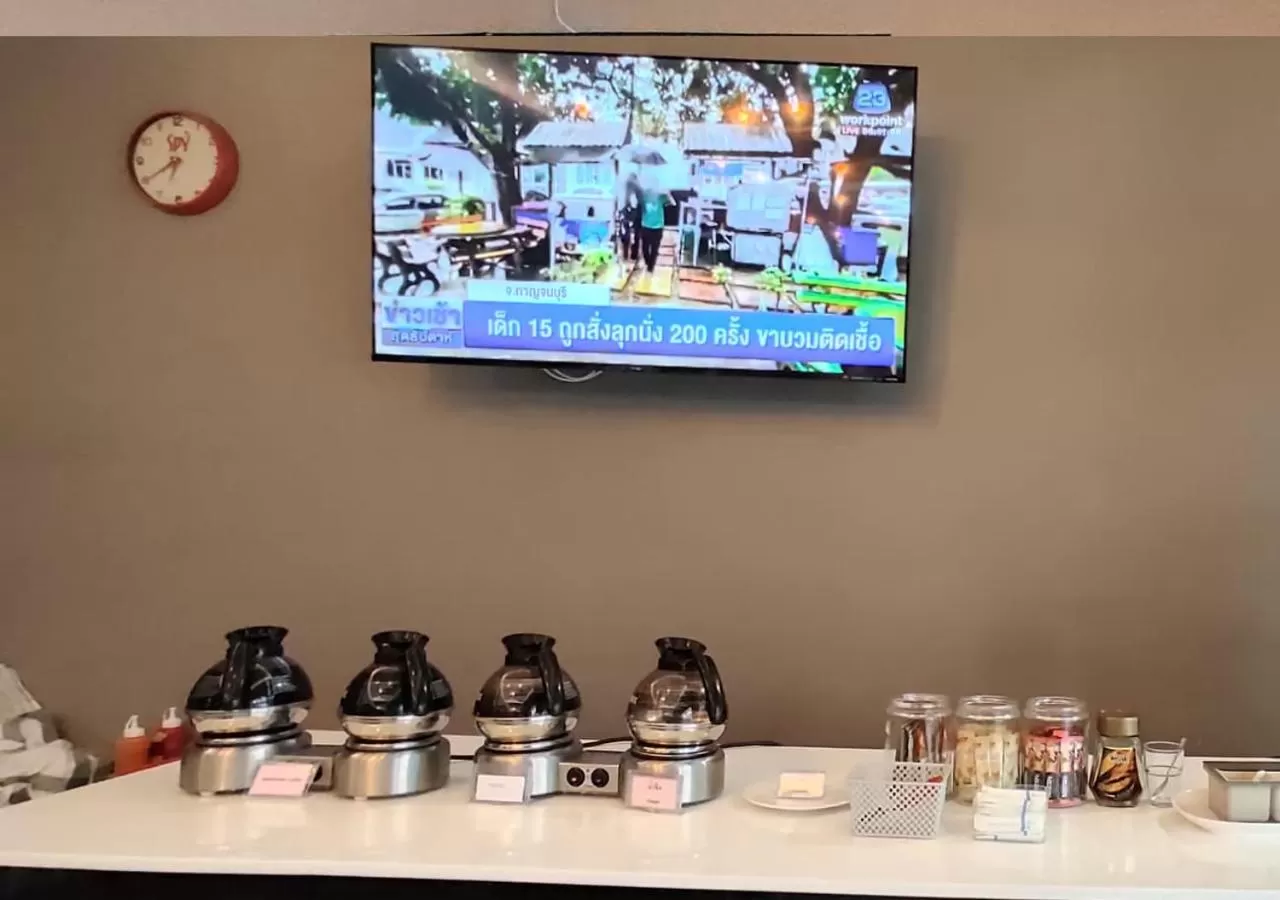 Breakfast, TV/Entertainment Center in J.P.GRAND HOTEL