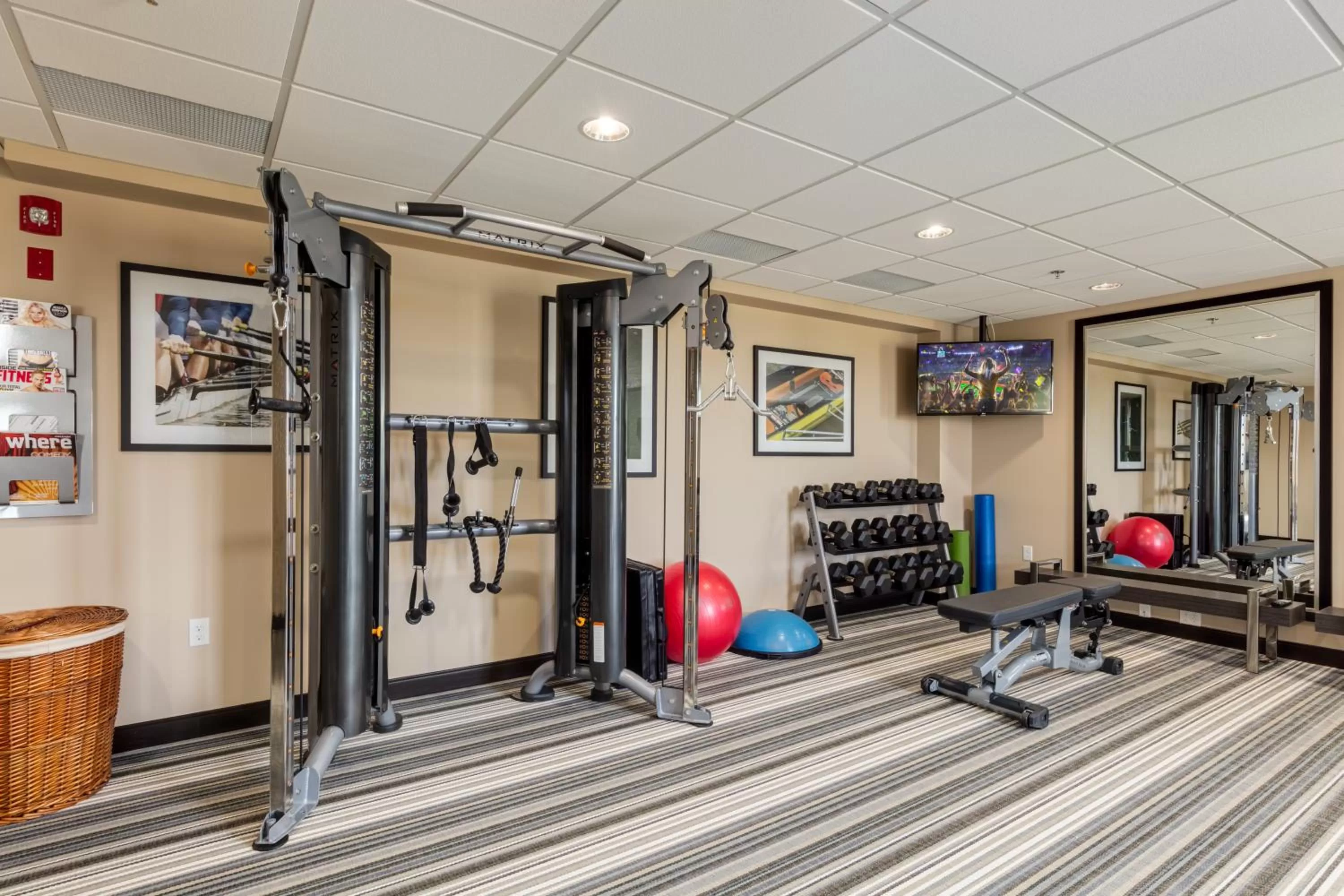Fitness centre/facilities in Park Inn by Radisson, Calgary Airport North, AB