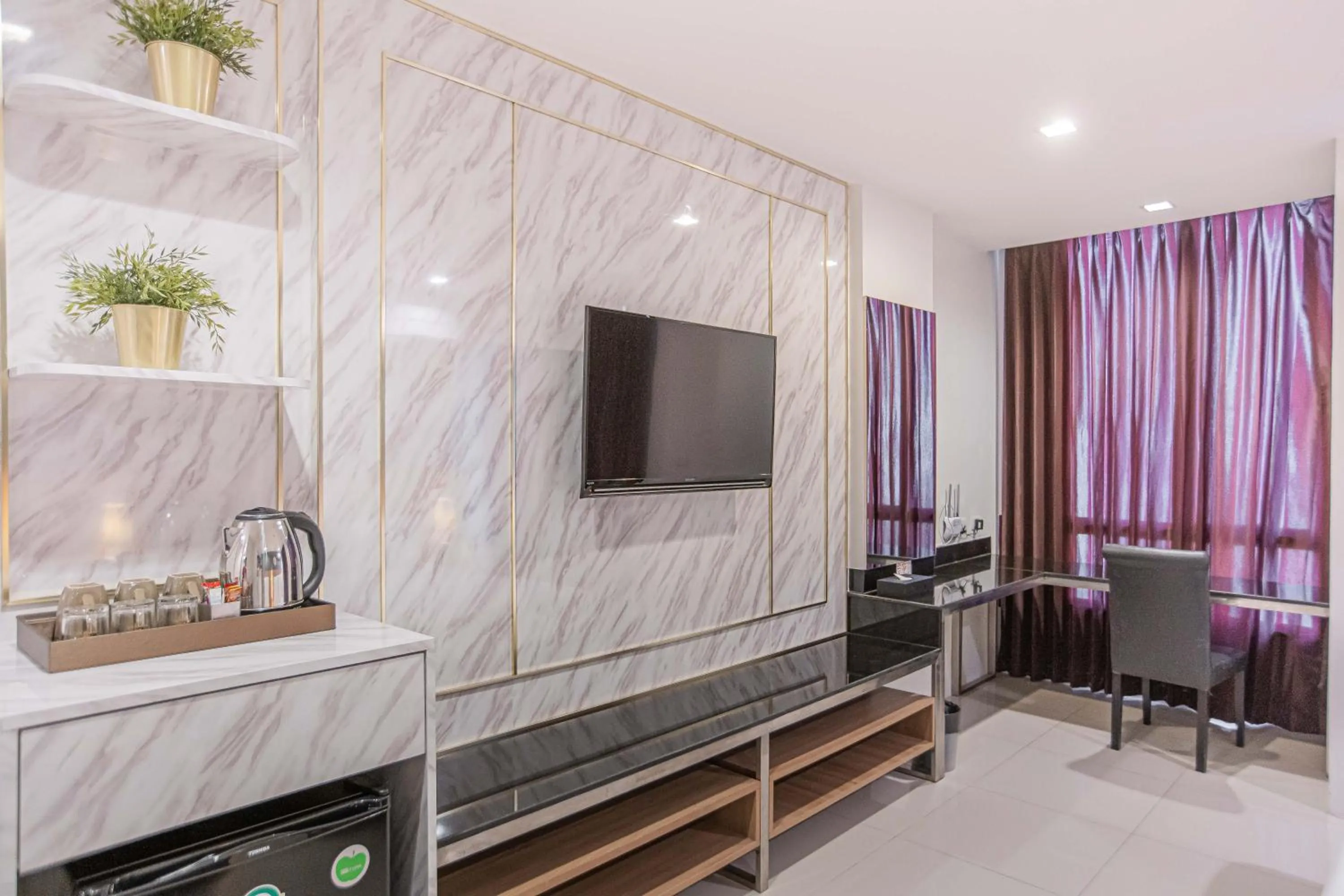 Marigold Sukhumvit - Free Shuttle to BTS Bearing Station