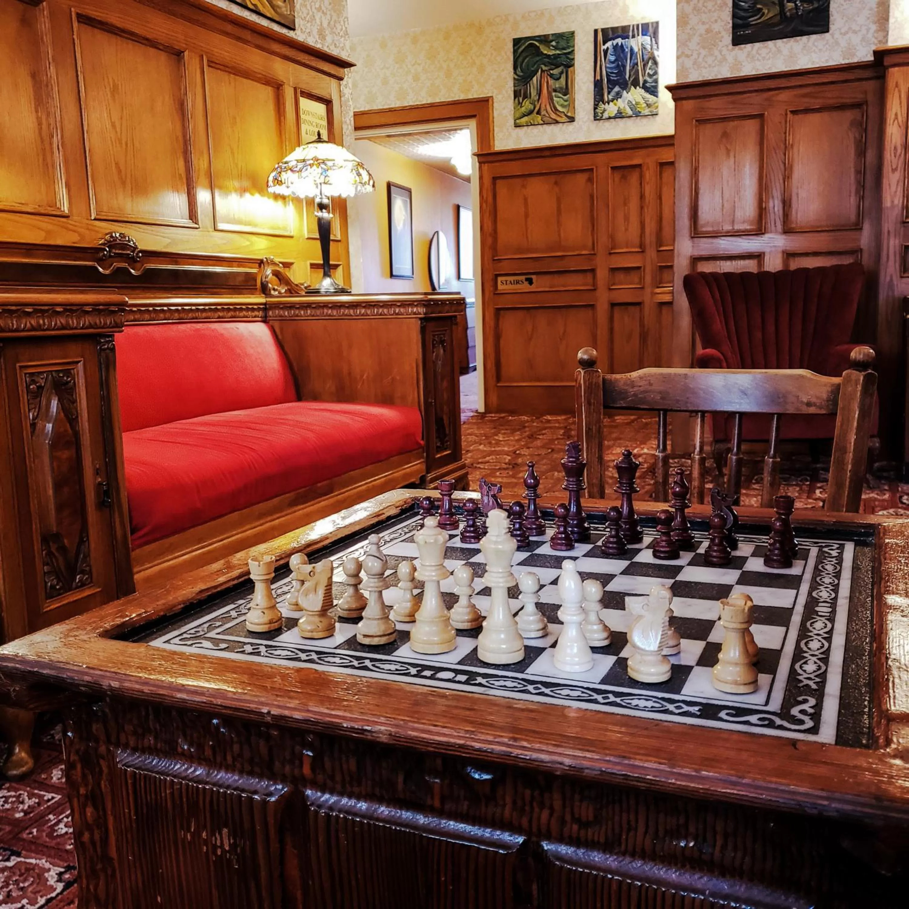 Entertainment in James Bay Inn Hotel, Suites & Cottage