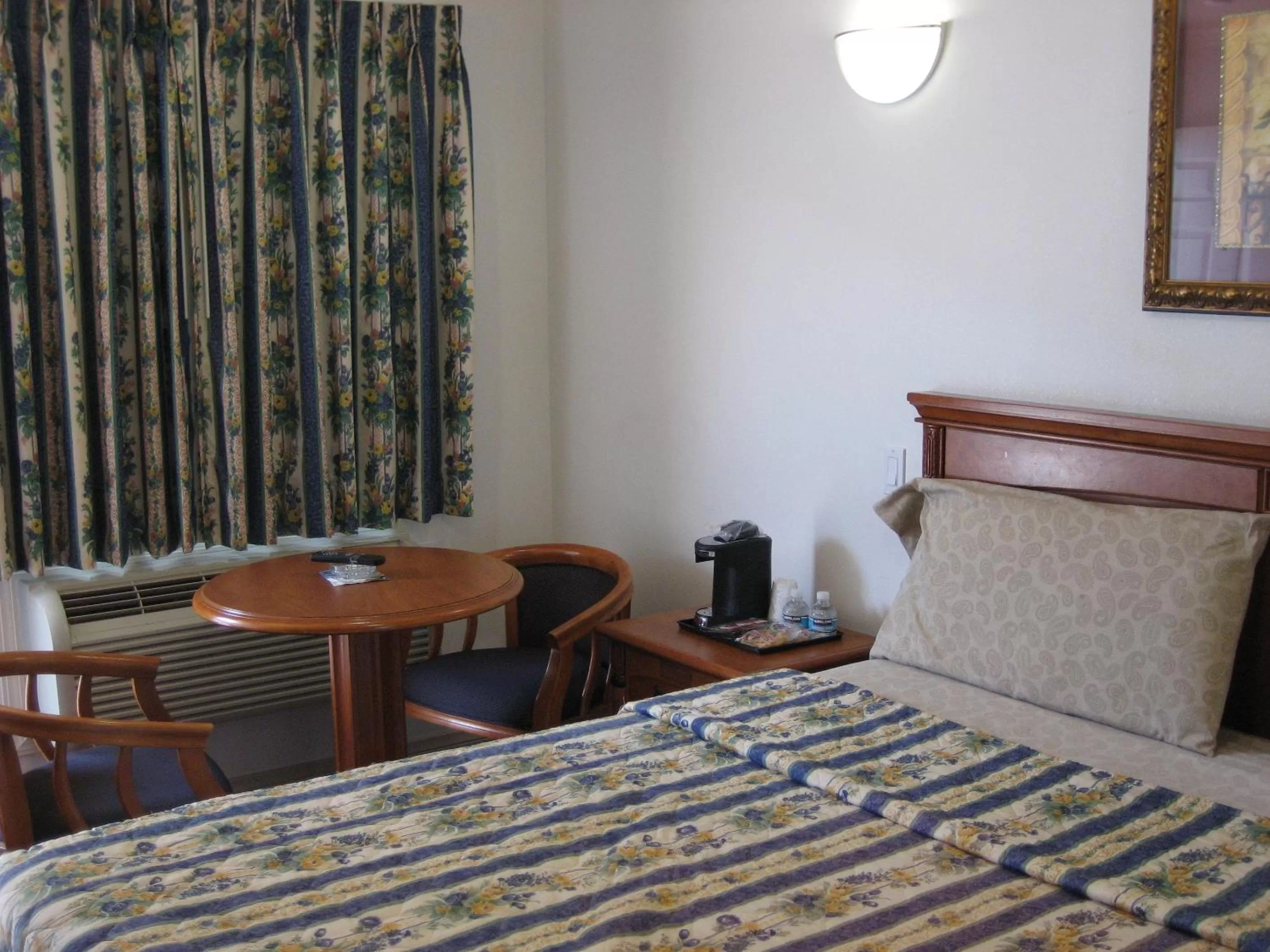 Bed in Walls Motel Long Beach