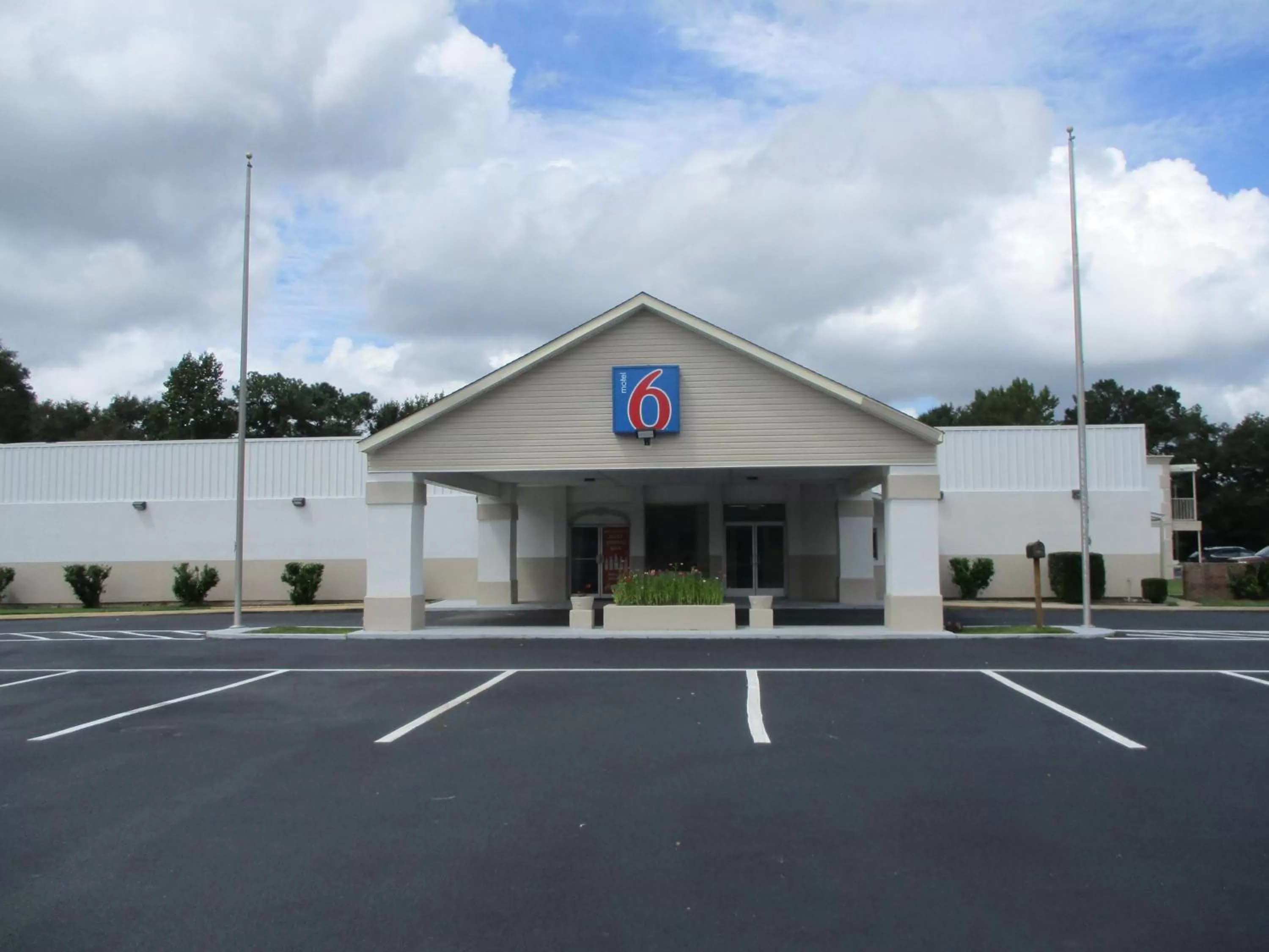 Property building in Motel 6-Bay Minette, AL