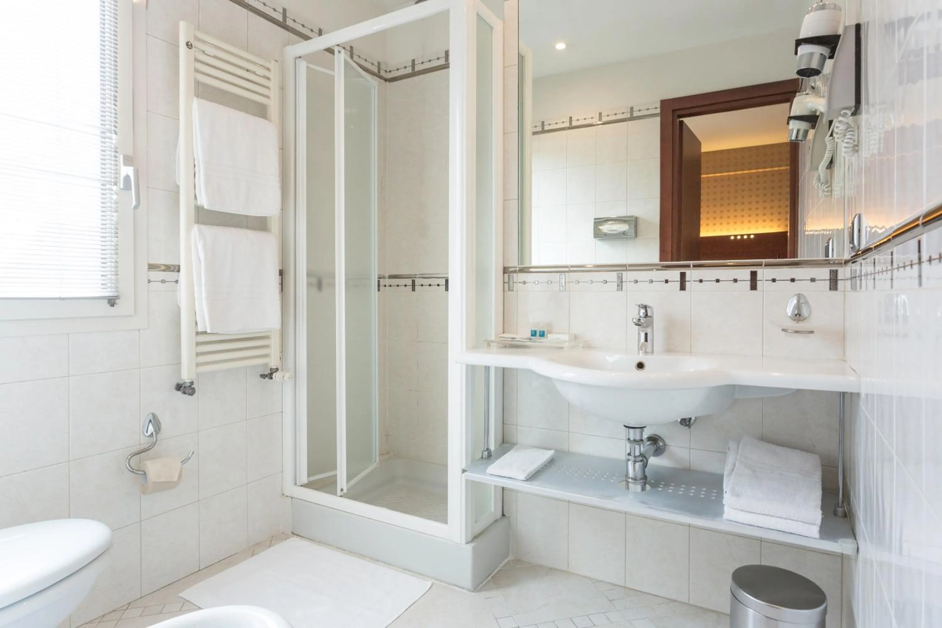 Shower in Millennhotel