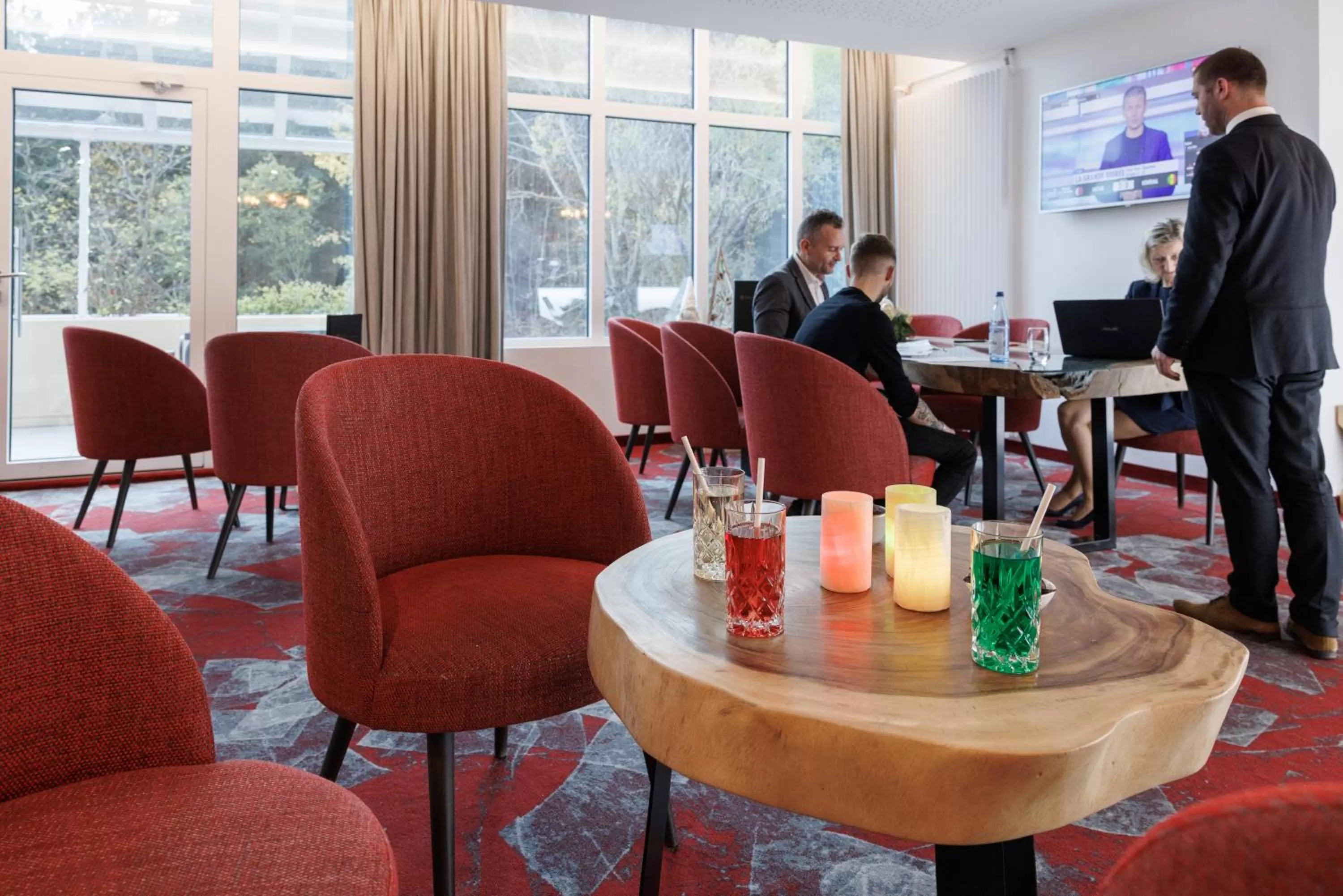 Communal lounge/ TV room in Hotel SPA Husseren Collections - Proche Colmar - Eguisheim