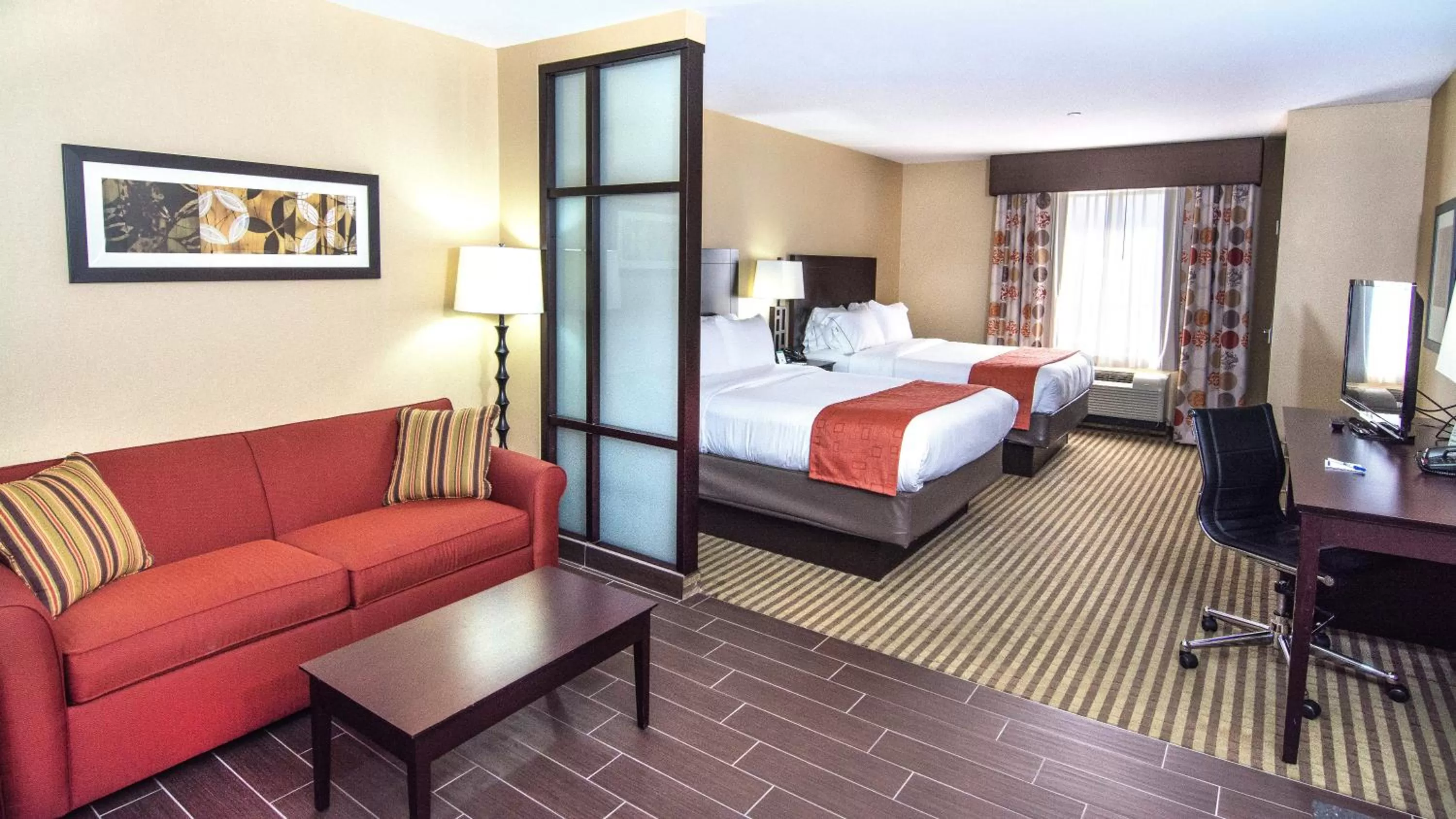 Photo of the whole room, Bed in Holiday Inn Express & Suites Elkton - University Area by IHG