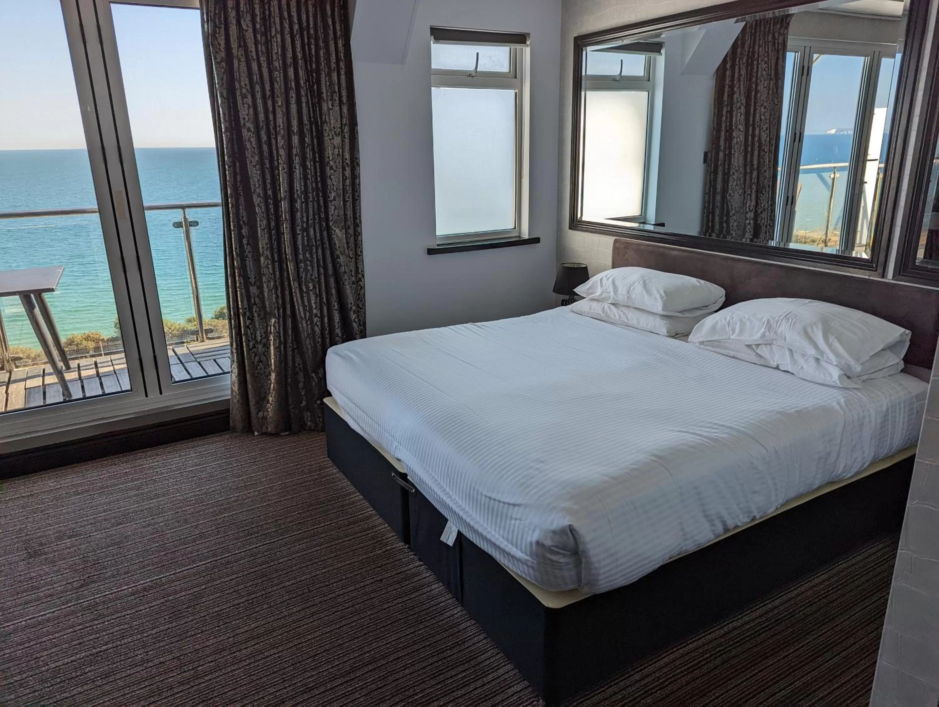 Bed in Suncliff Hotel - OCEANA COLLECTION