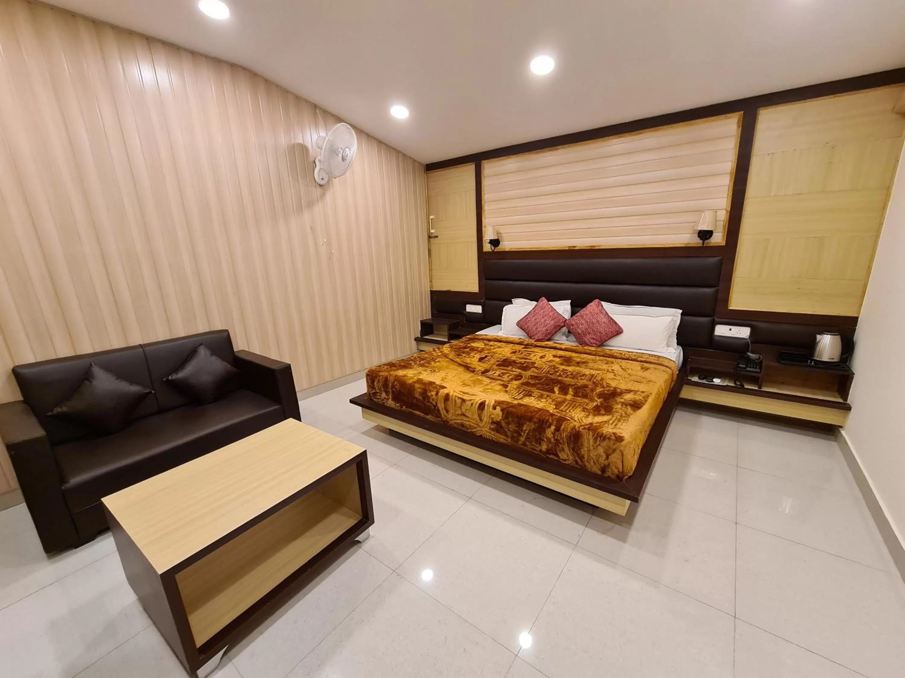 Photo of the whole room, Bed in Hotel Rajpur Heights