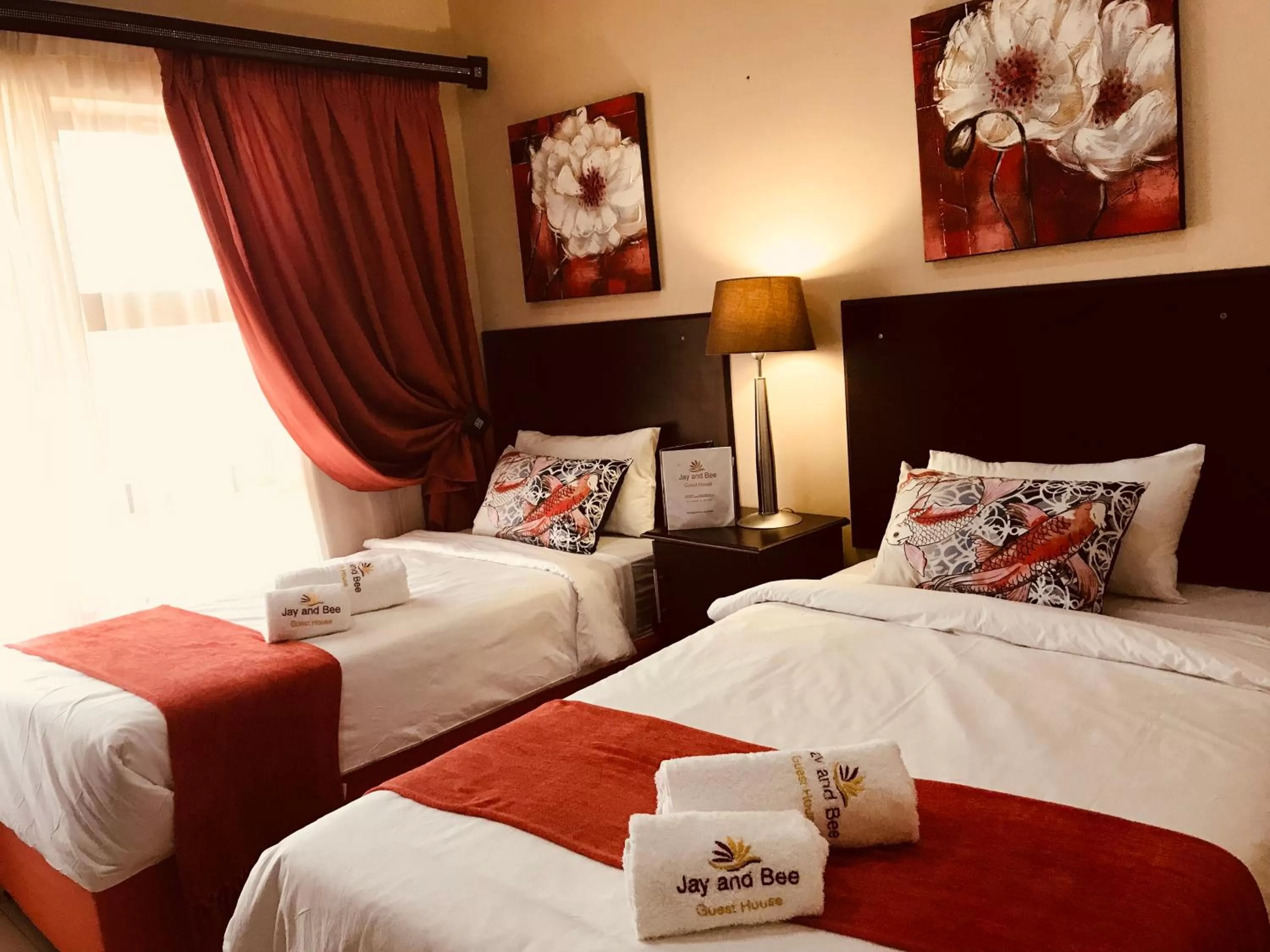 Bed in Jay and Bee Guesthouse