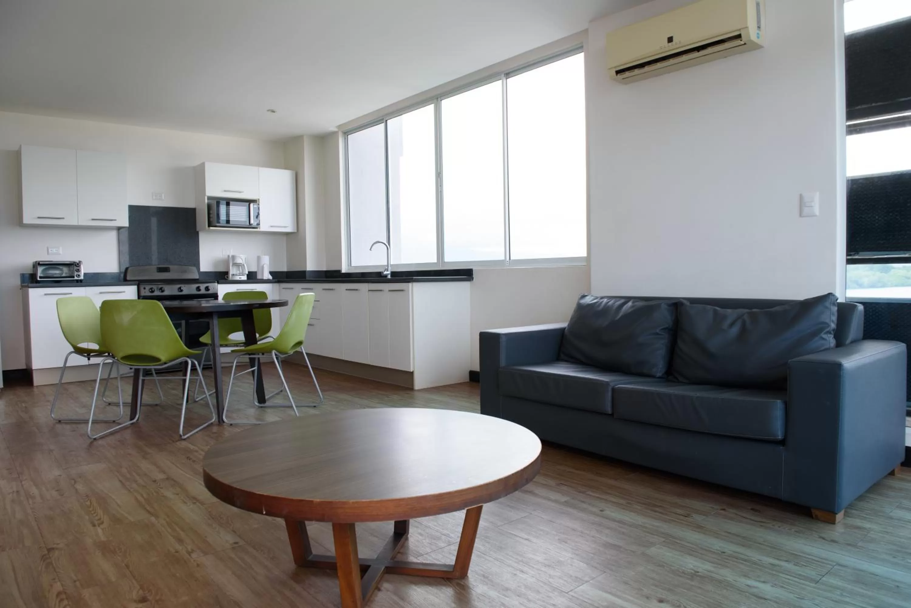 Kitchen or kitchenette in Puerto Azul Hotel