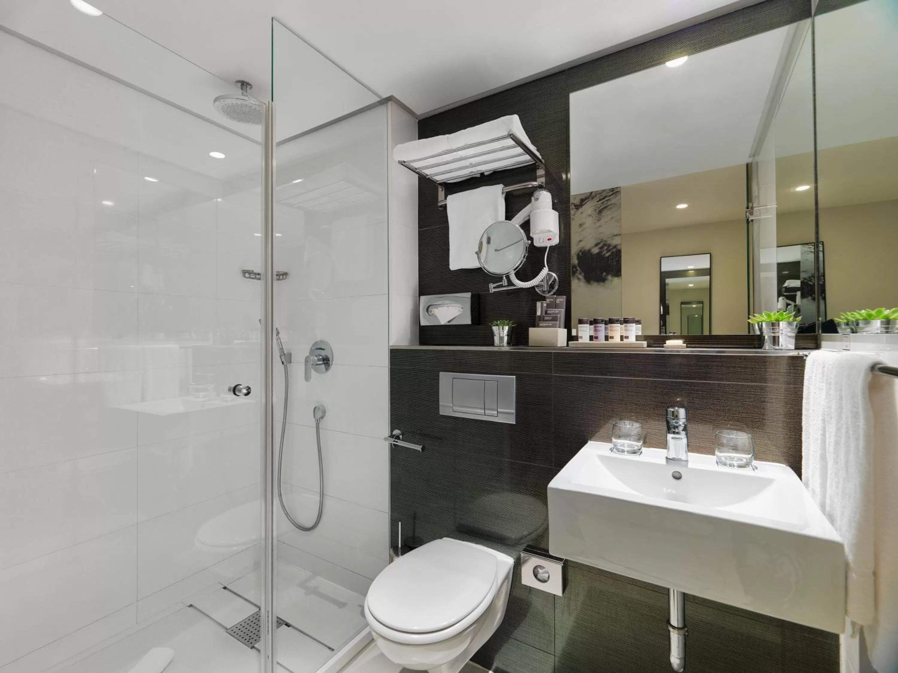 Bathroom in H10 Berlin Ku'Damm