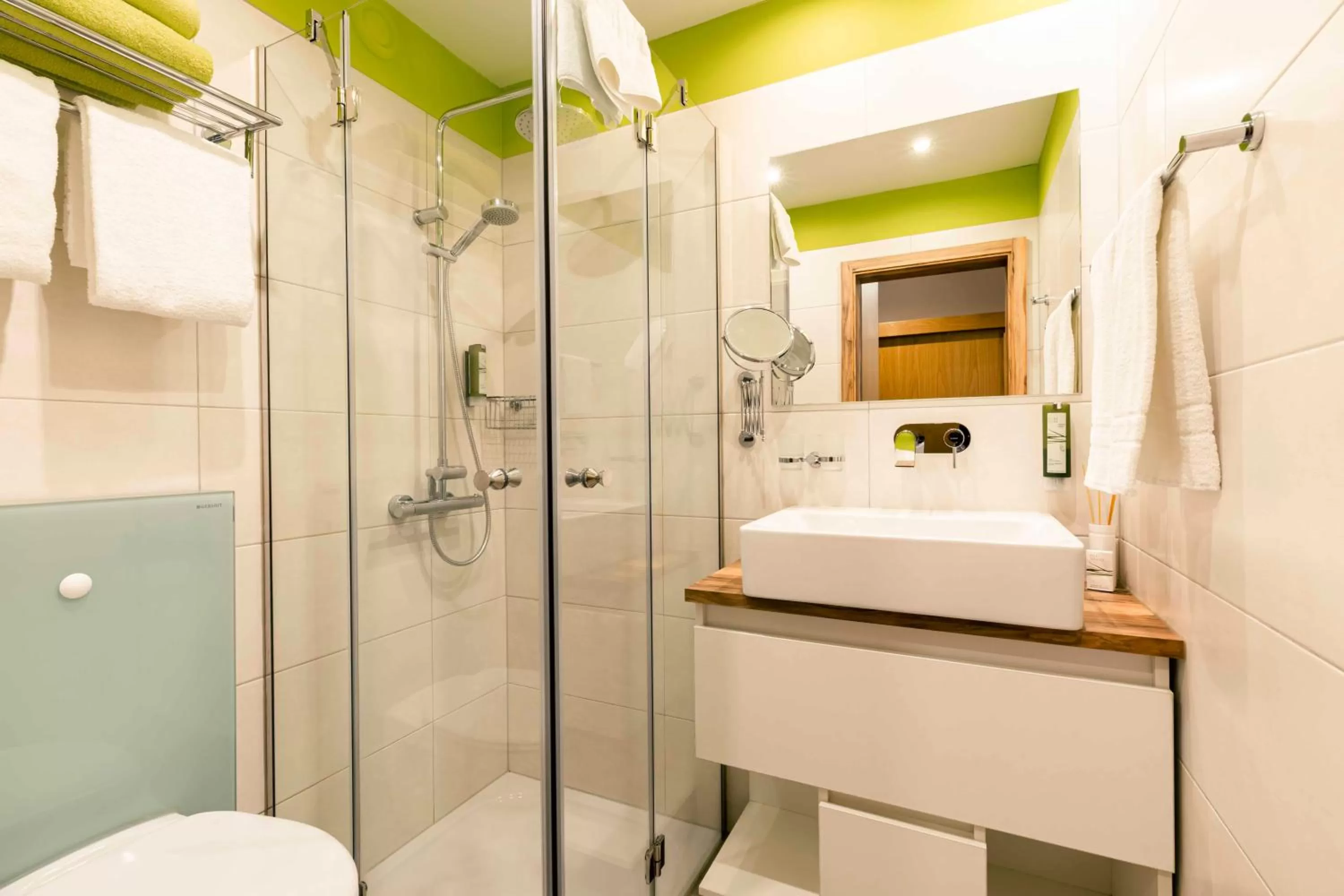 Bathroom in Landhotel GrünWies -Bonsai-Wellness Garni