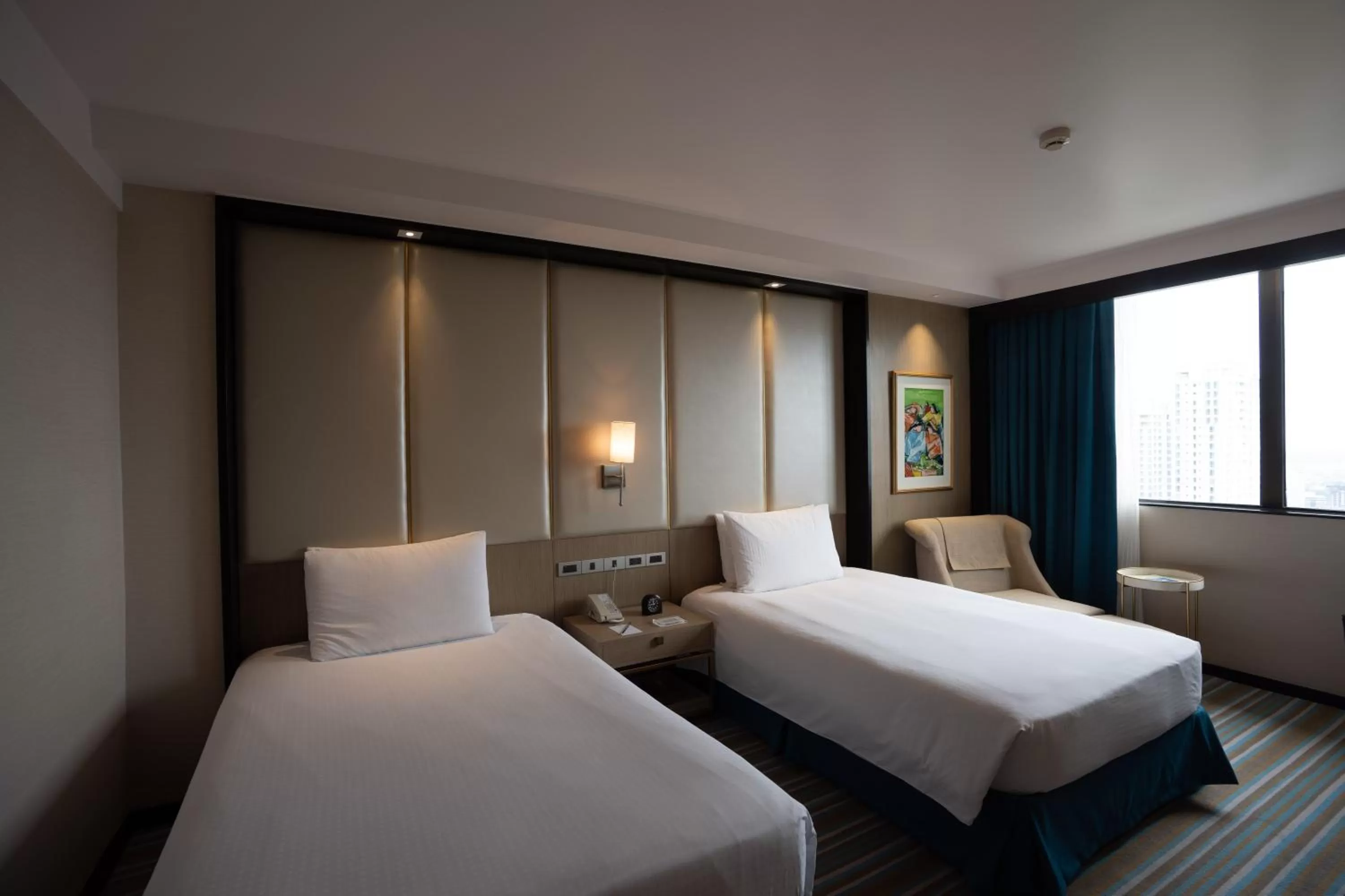Photo of the whole room, Bed in Marco Polo Plaza Cebu