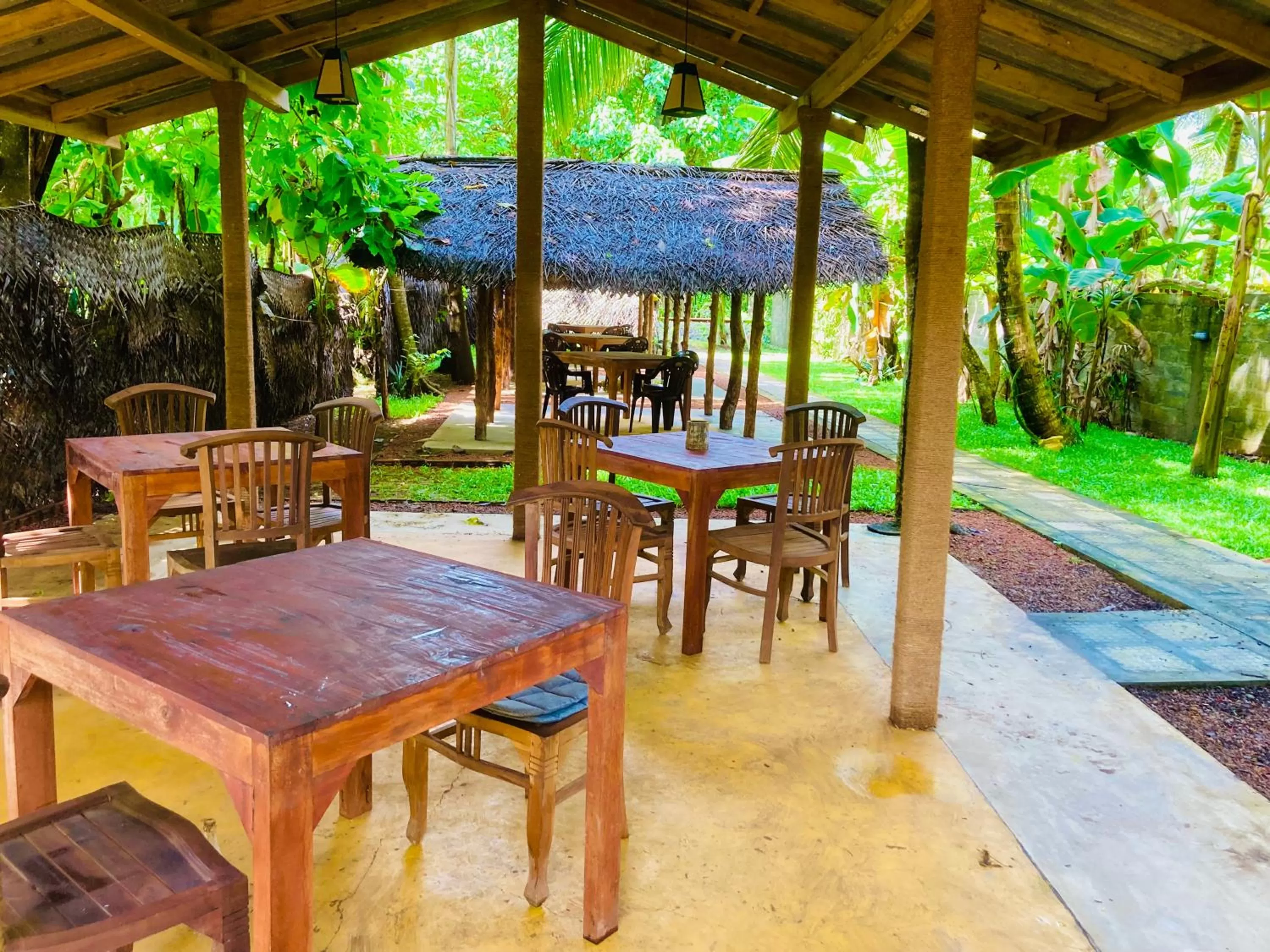 Restaurant/places to eat in Manel Villa