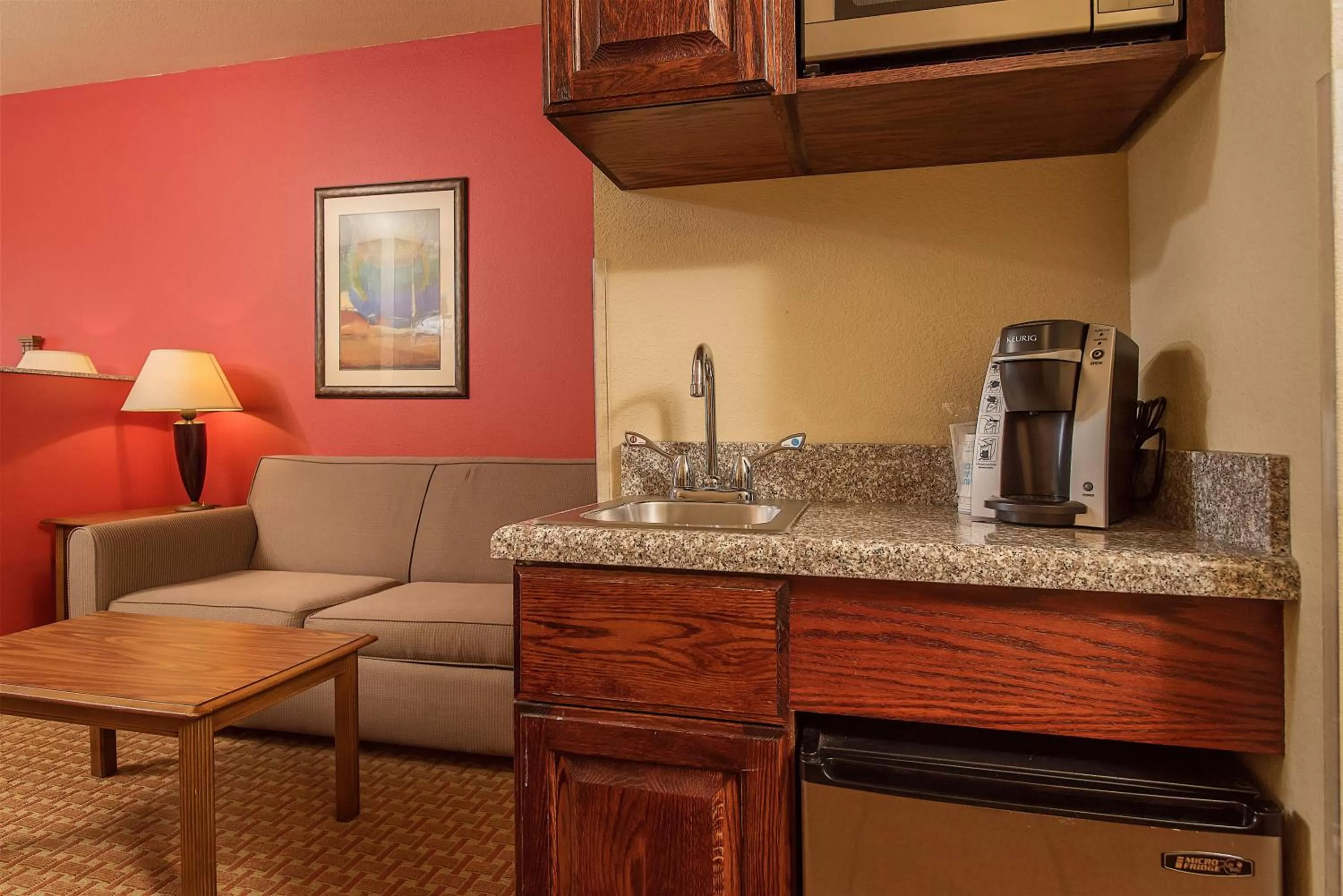 Coffee/tea facilities in Baymont Inn & Suites by Wyndham Sturgis