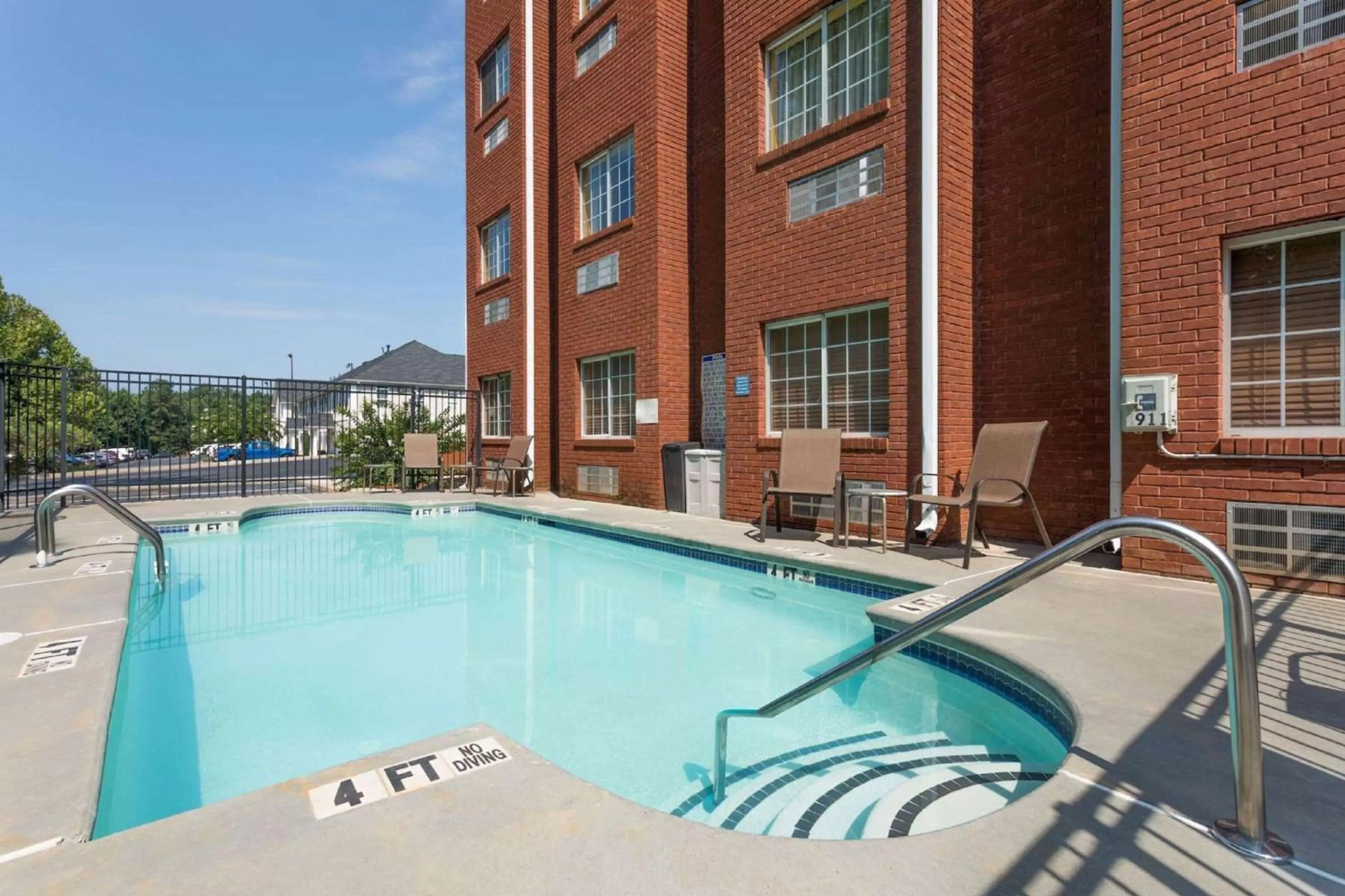 Pool view in Microtel Inn & Suites by Wyndham Stockbridge/Atlanta I-75