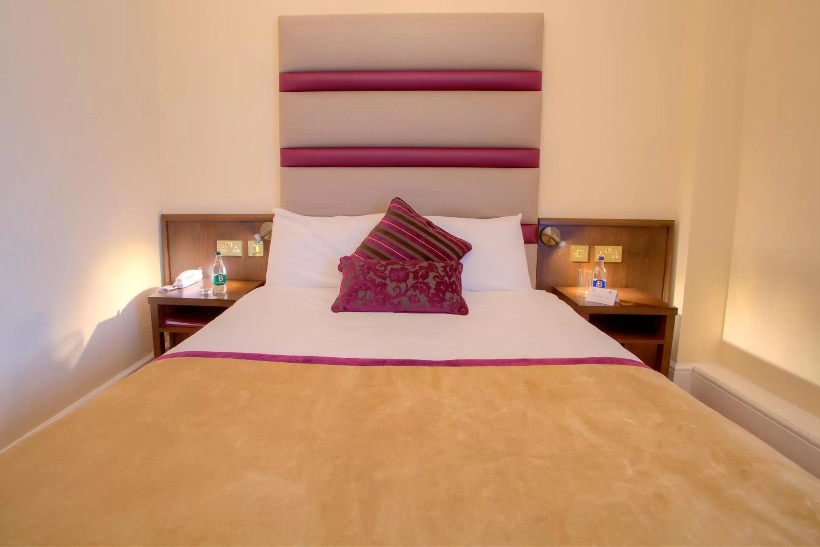 Bed in The Lucan Spa Hotel