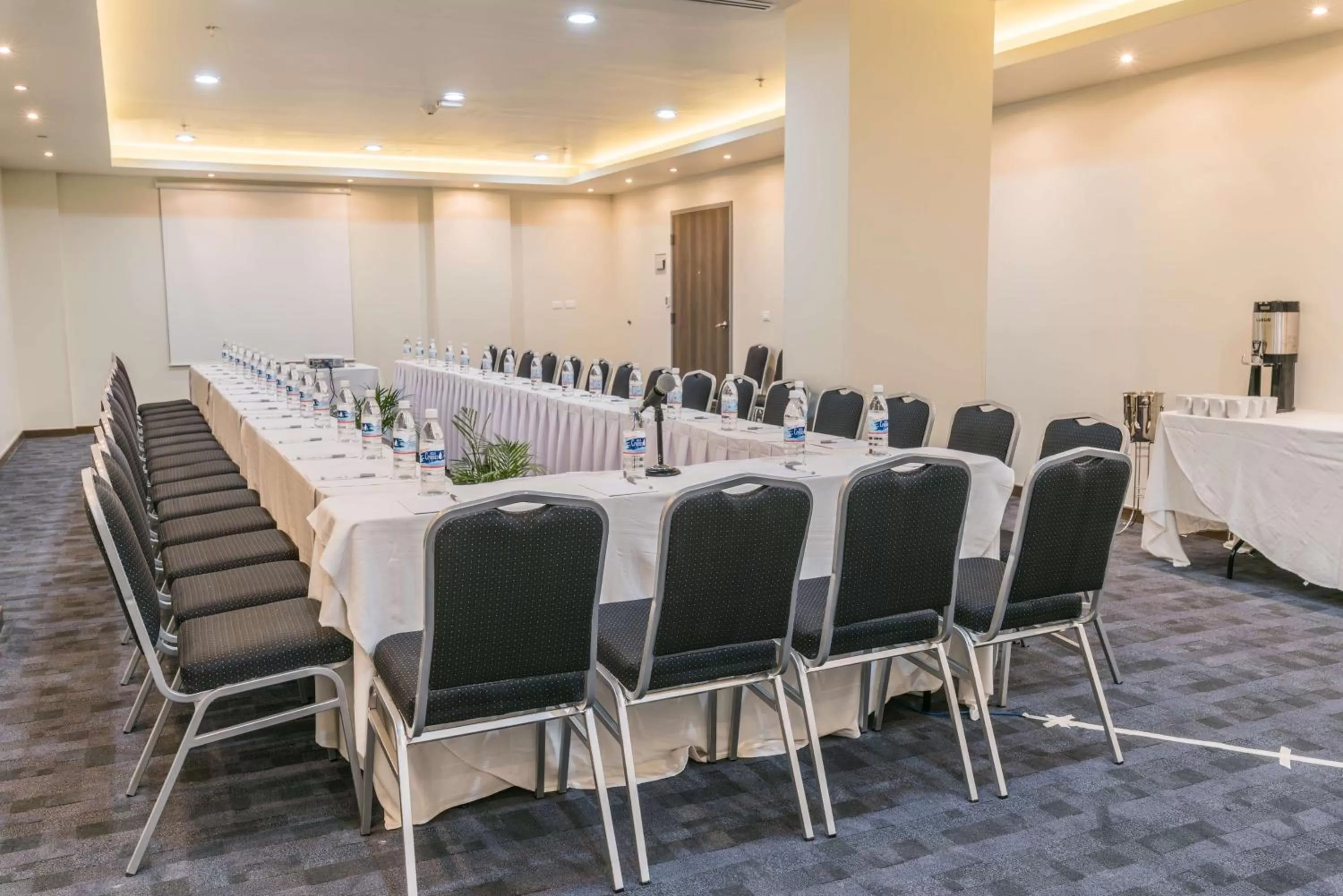 Meeting/conference room in Hampton Inn & Suites by Hilton Salamanca Bajio