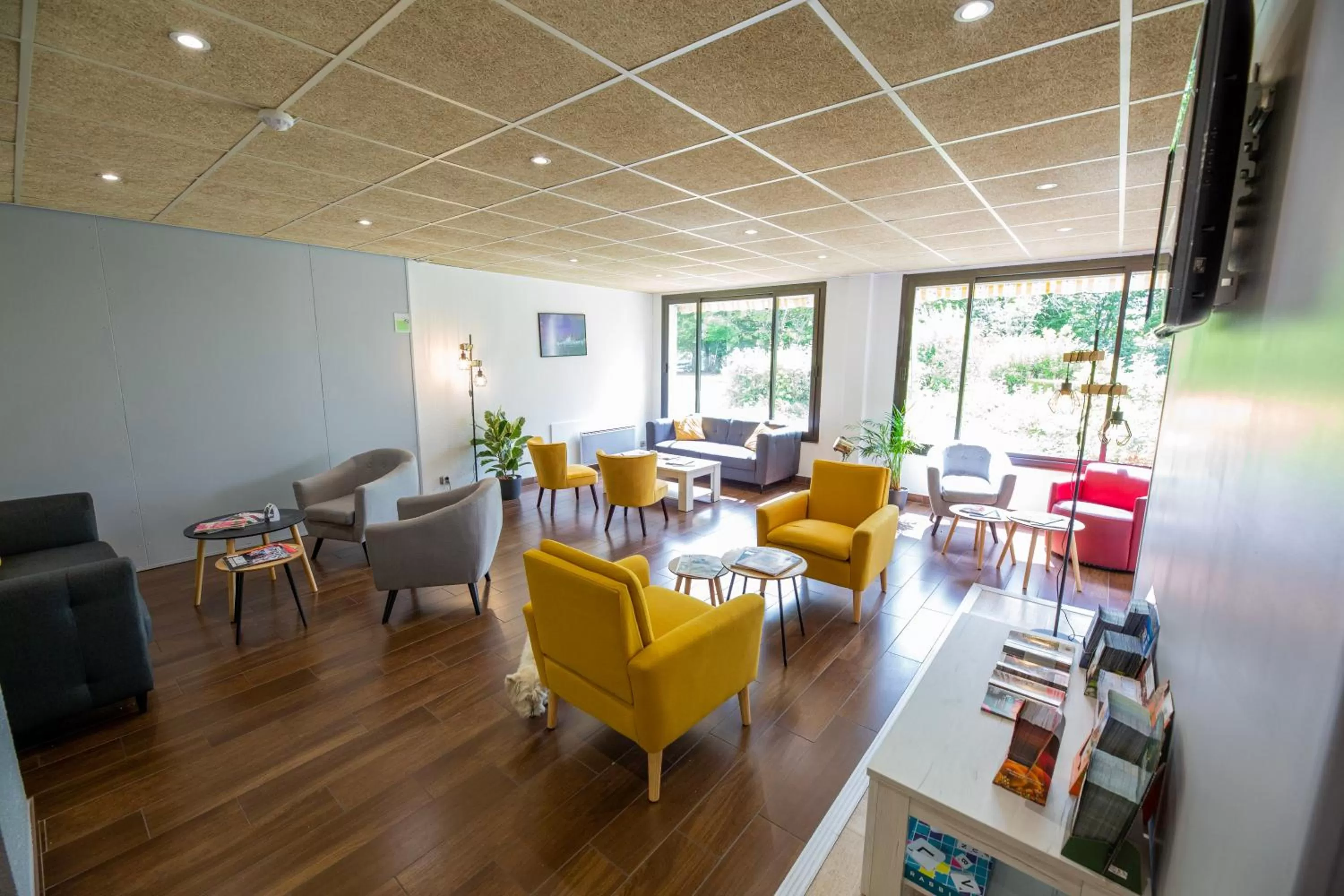 Lounge or bar in Kyriad Blois Sud - Vineuil