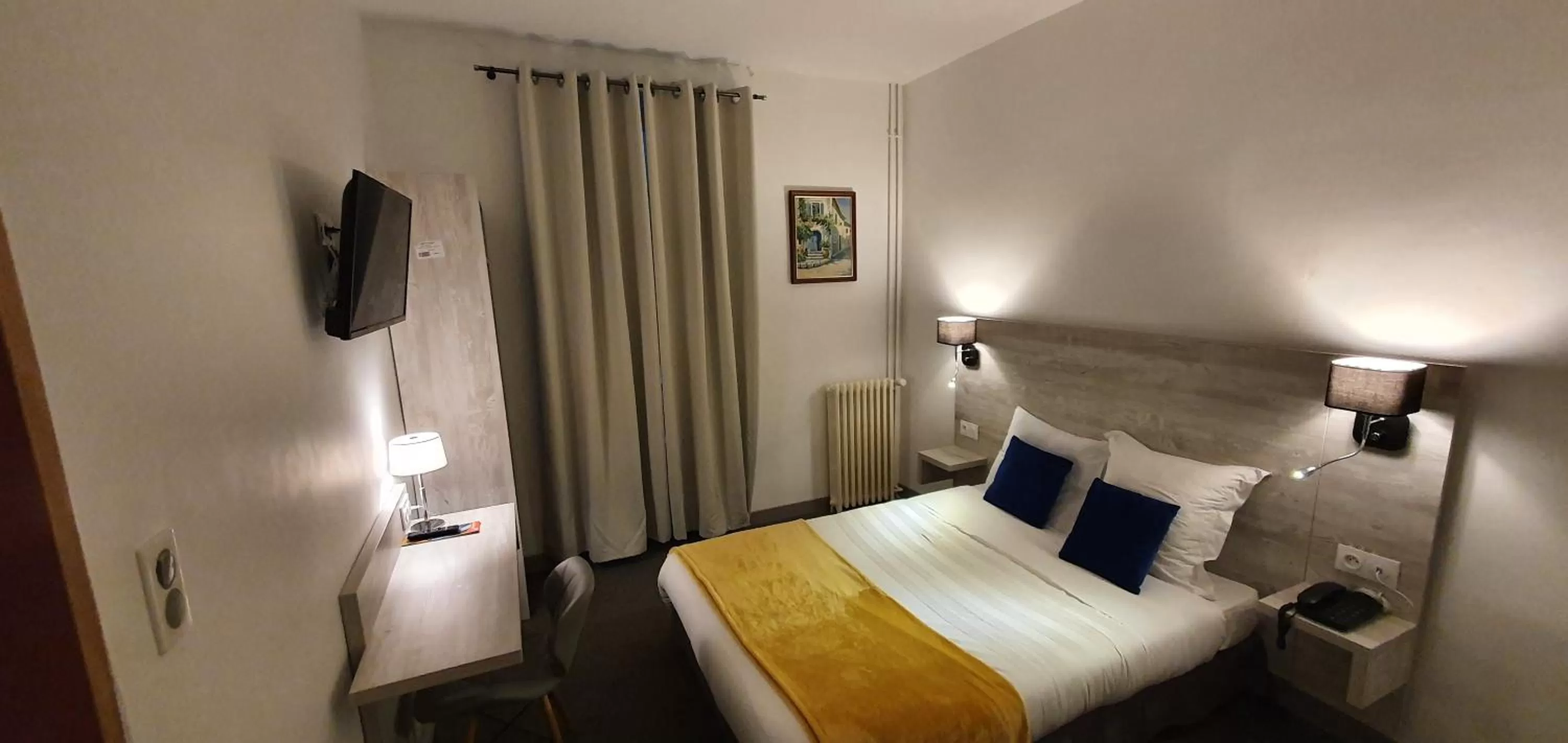 Photo of the whole room, Bed in Hôtel L'Alsace