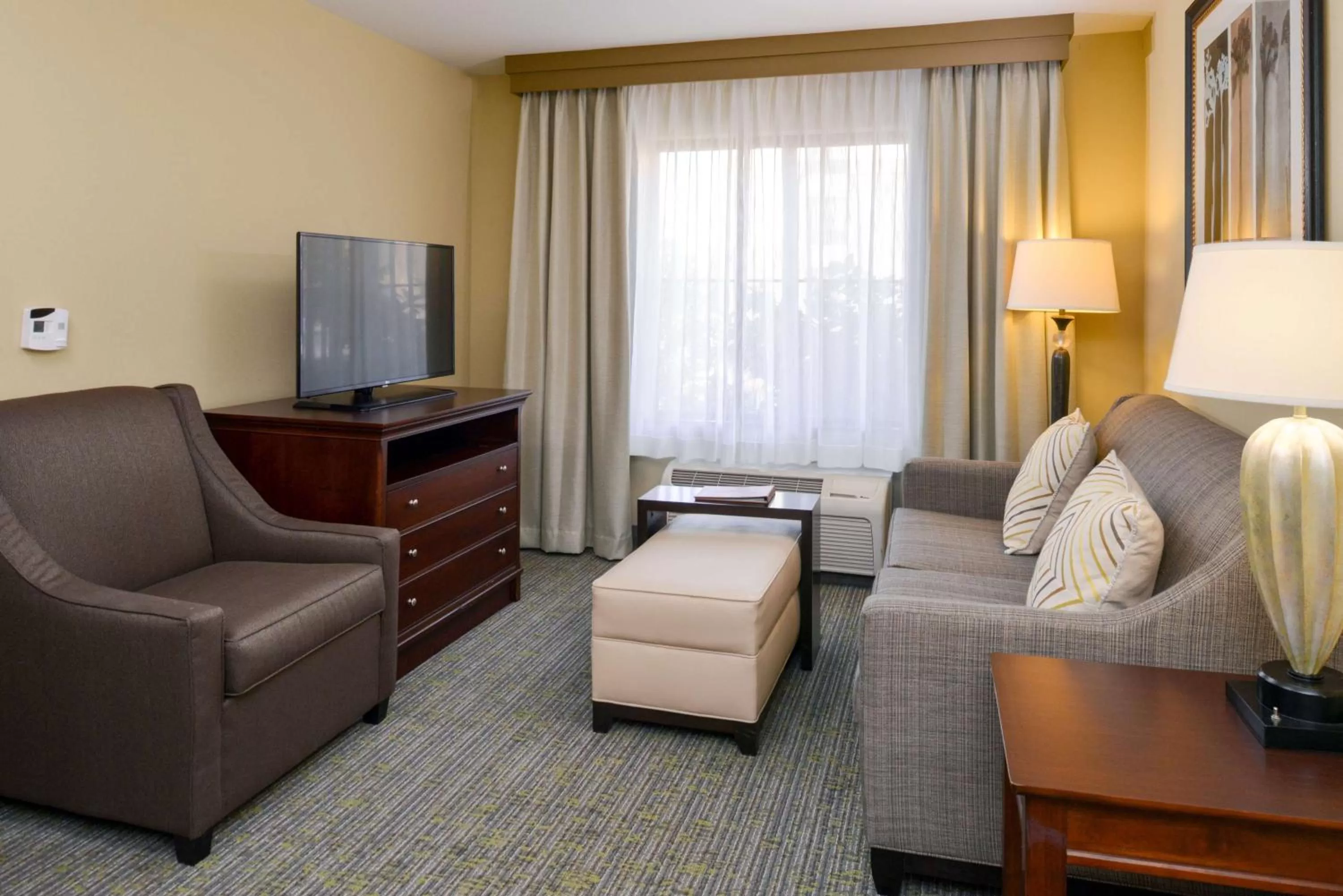 Living room in Homewood Suites by Hilton Fresno