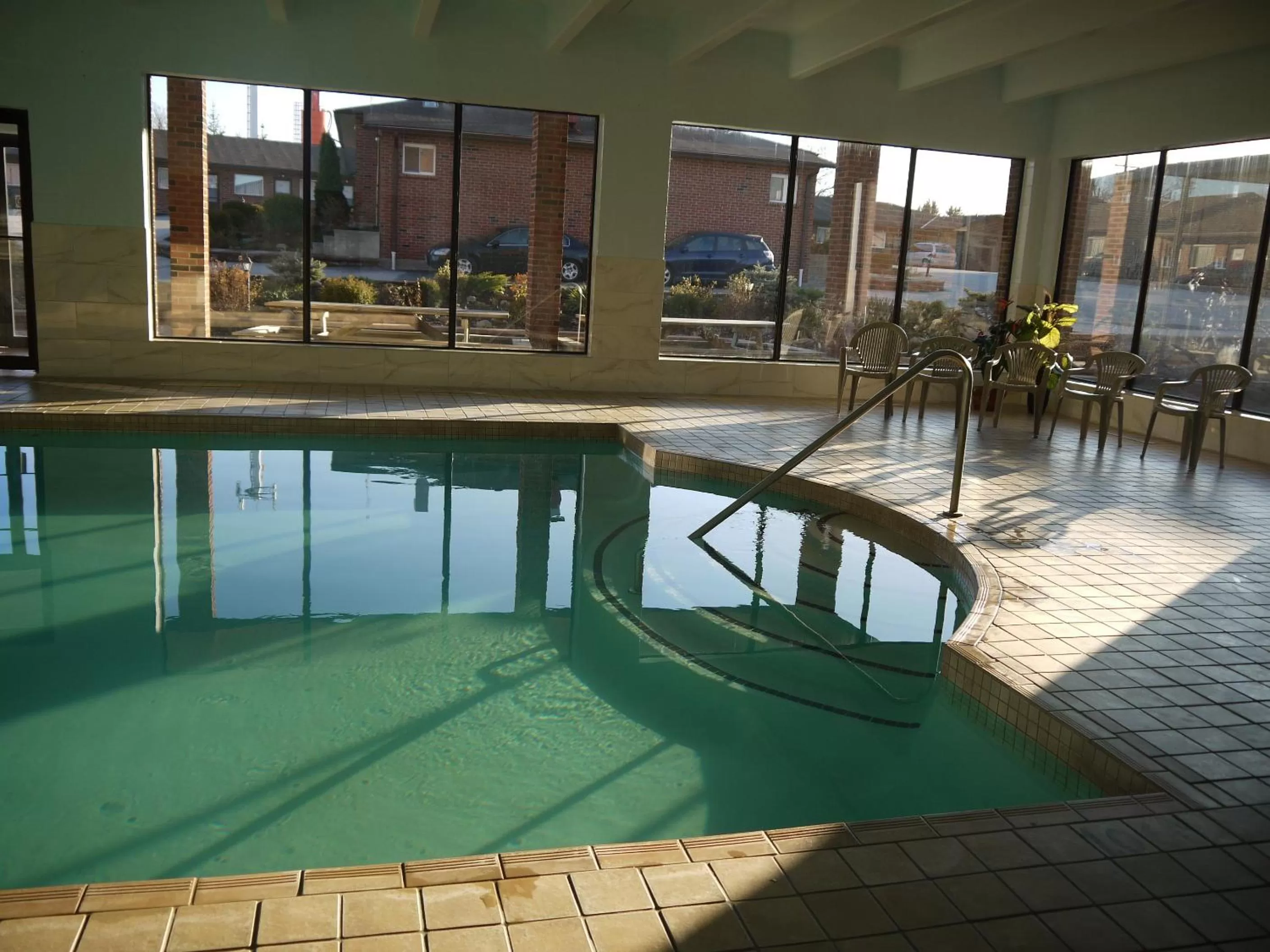 Swimming pool in Newmarket Inn