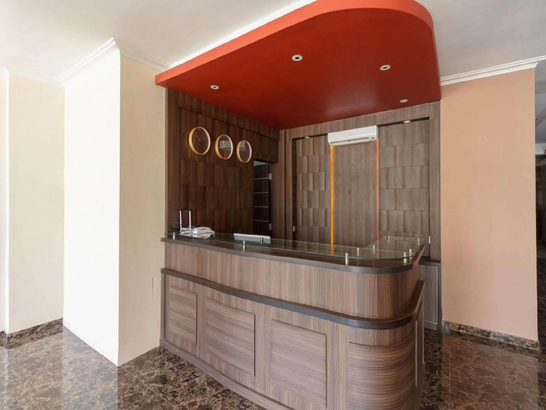 Lobby or reception in RedDoorz Plus at Boulevard Panakkukang Makassar