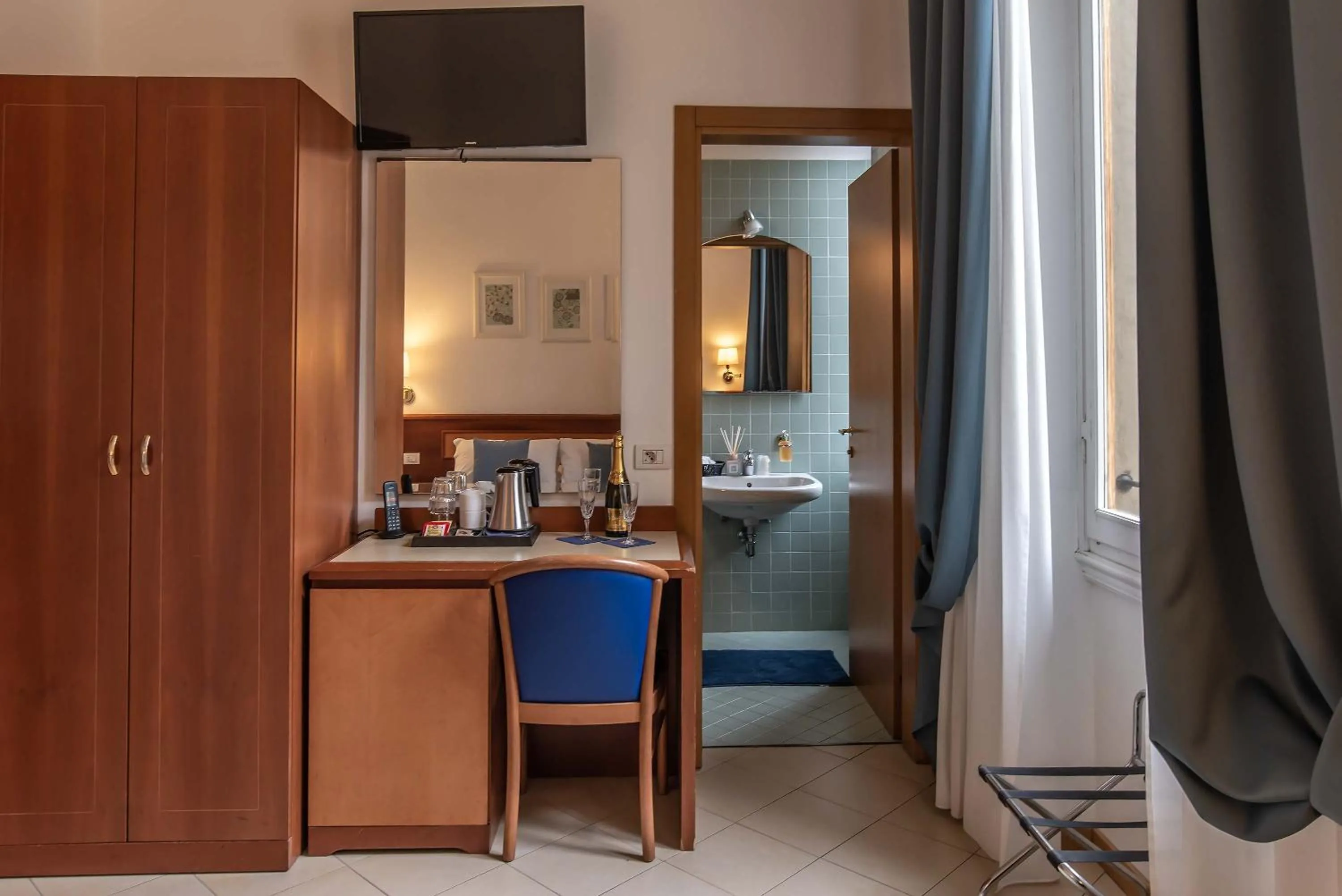 Photo of the whole room, Bed in Hotel Bonifacio