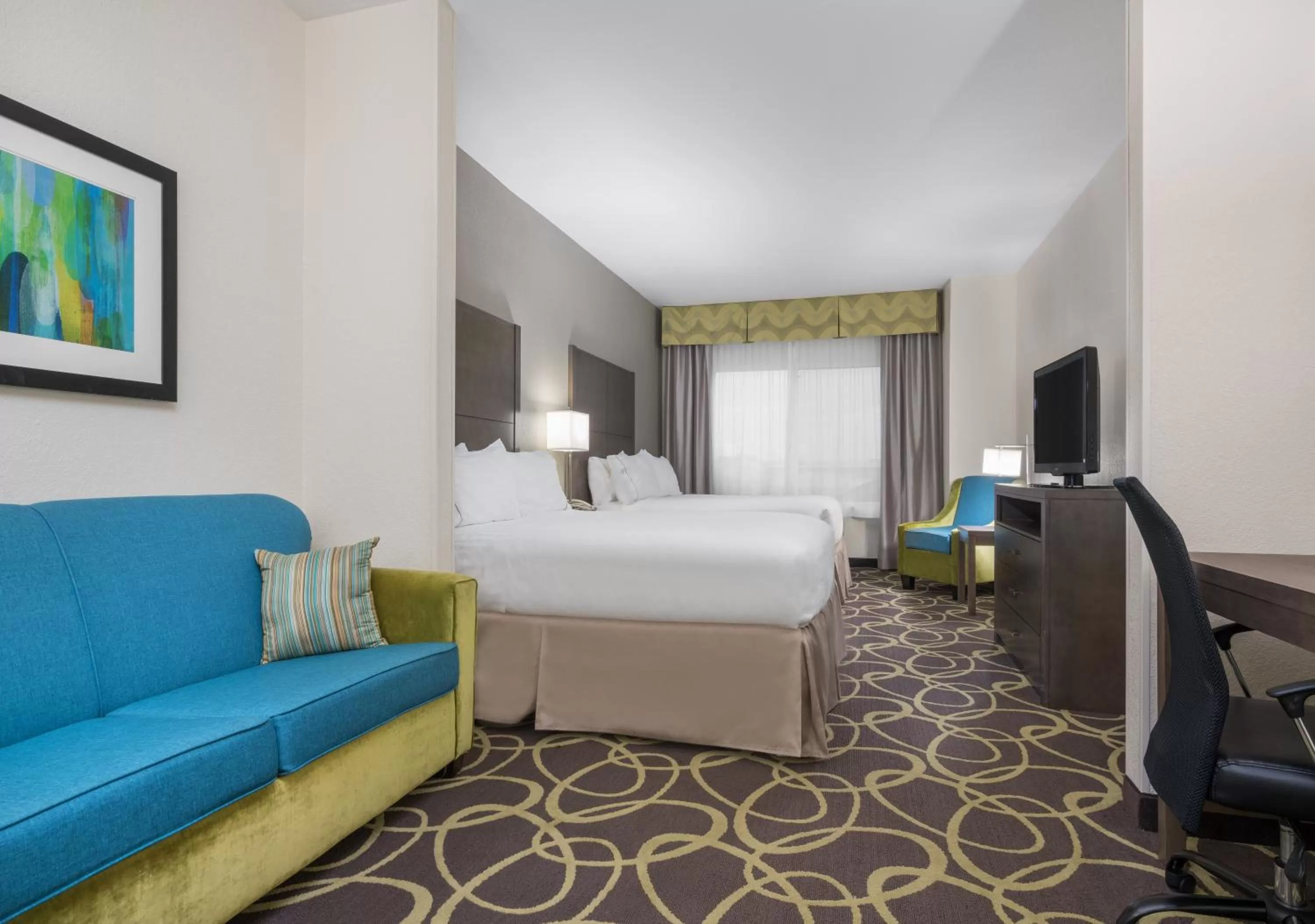 Photo of the whole room, Bed in Holiday Inn Express Hotel & Suites Ames by IHG