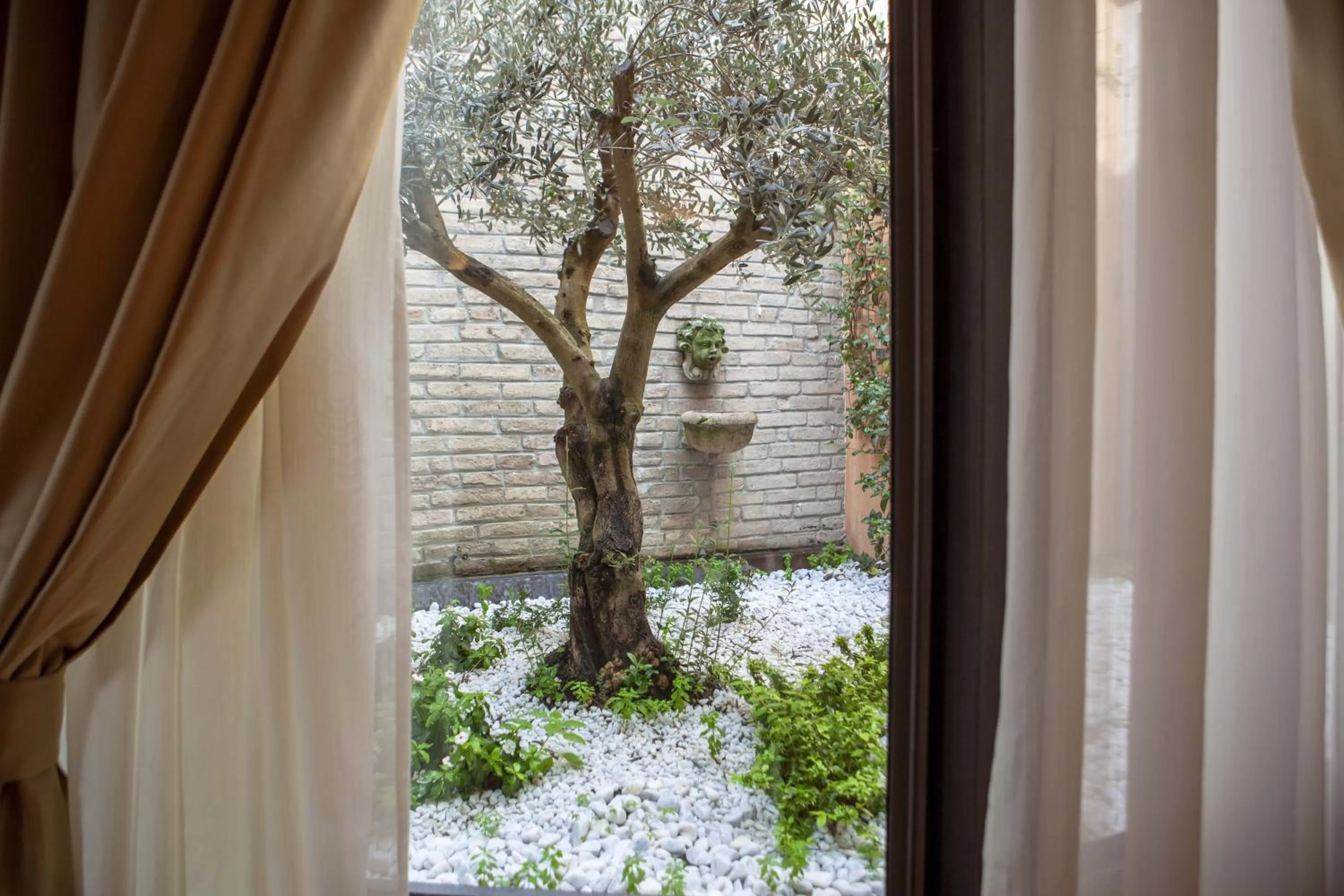 Decorative detail in Hotel Rua Frati 48 in San Francesco