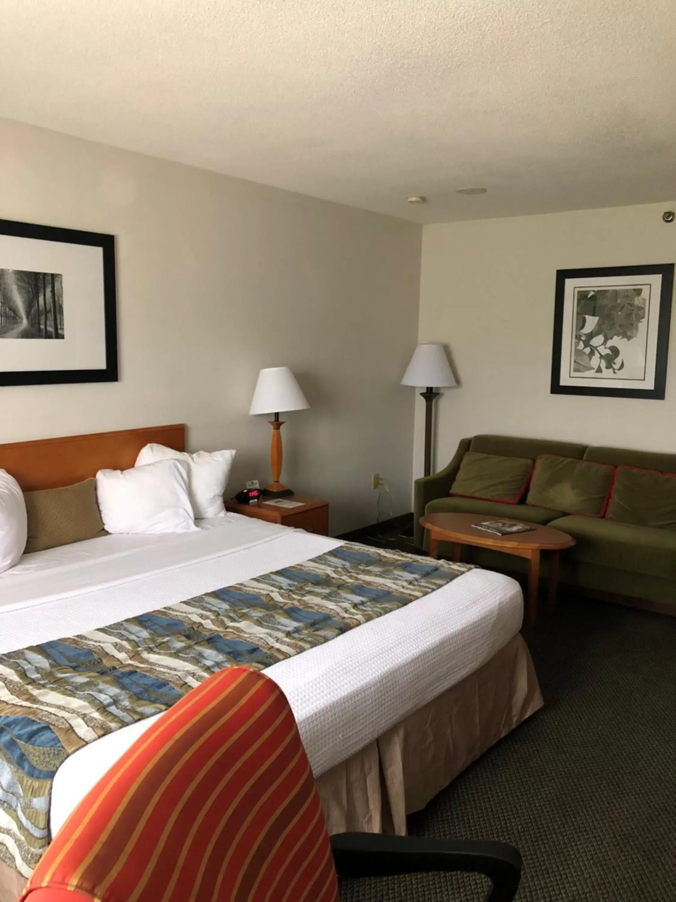 King Mini Suite in Capital Plaza Hotel King Mini Suite in Capital Plaza Hotel