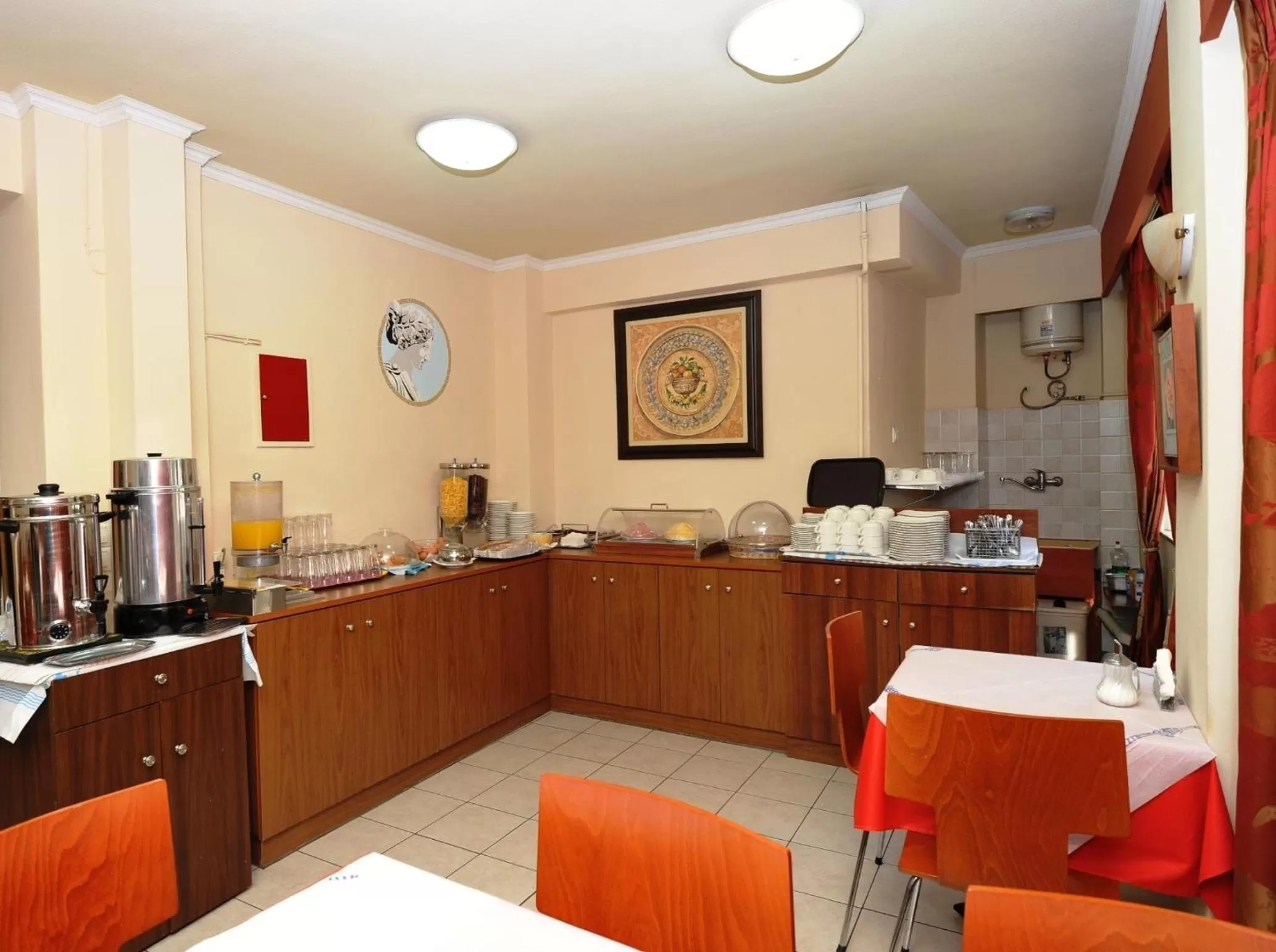 Restaurant/places to eat in Pergamos Hotel