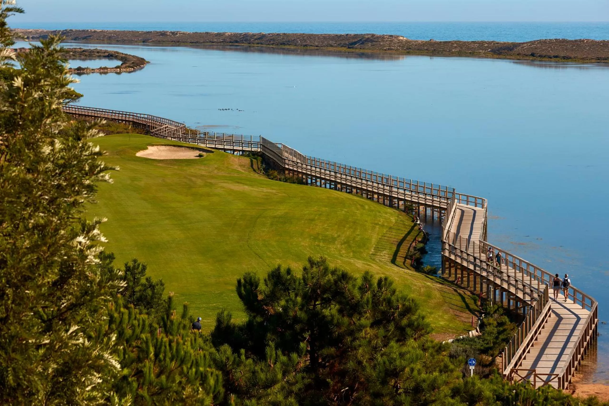 Nearby landmark in Aquashow Park Hotel