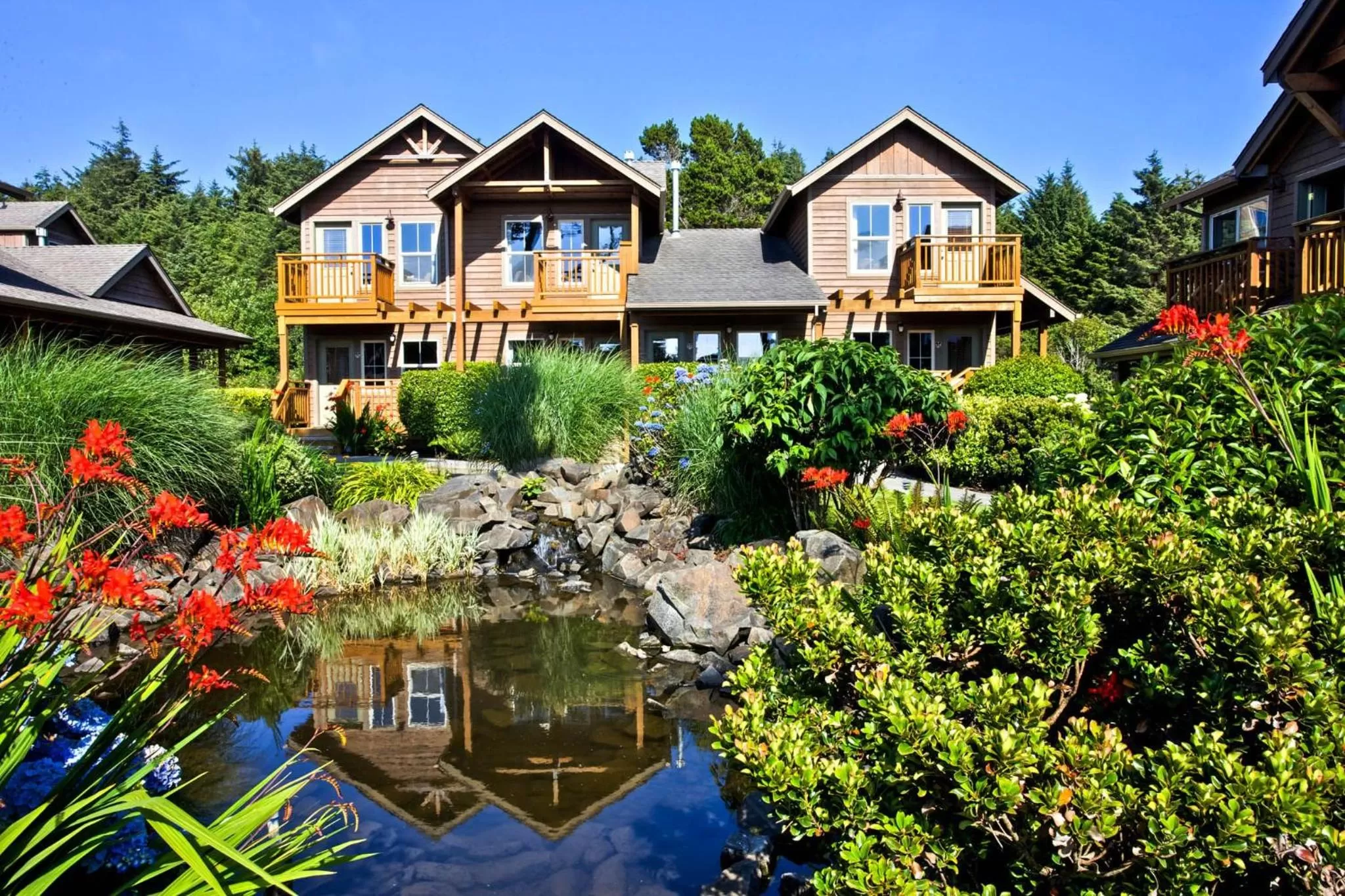 Garden view, Property Building in Inn at Cannon Beach