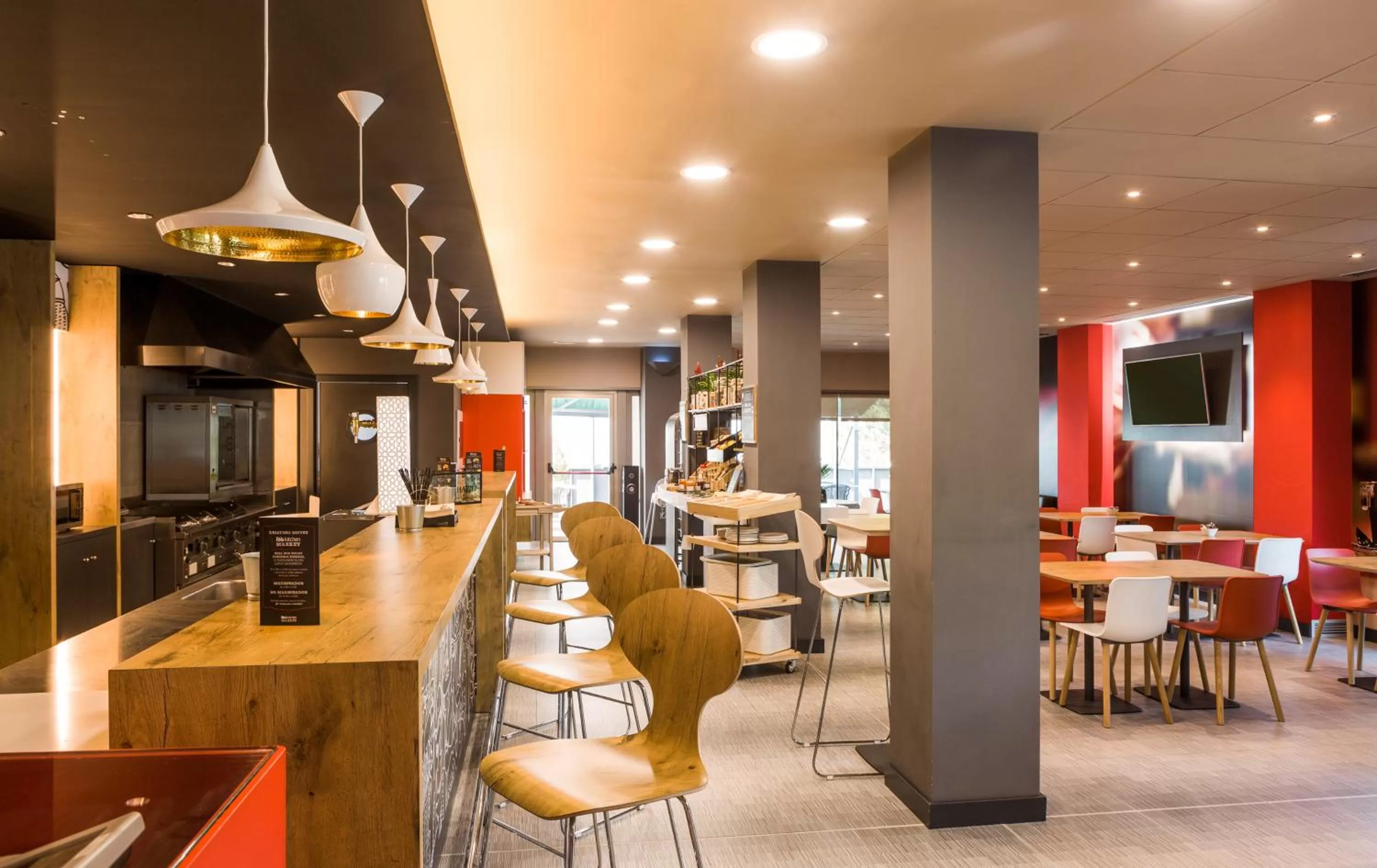 Restaurant/places to eat in Ibis Montmelo Granollers