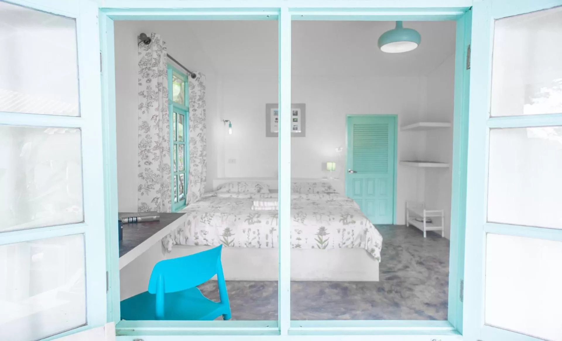 Living room, Bed in Indie Beach Bungalows