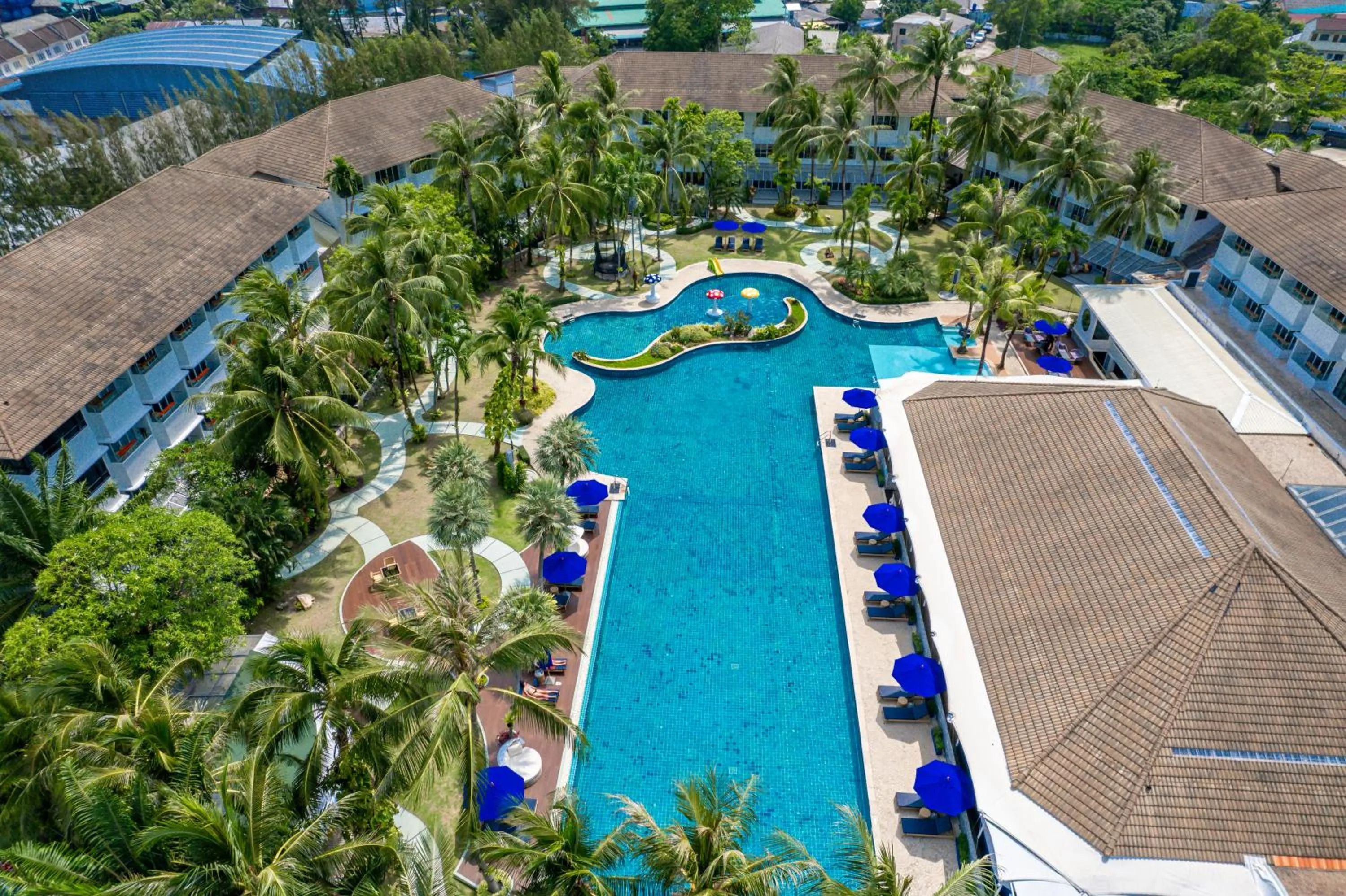 Swimming pool in NH Boat Lagoon Phuket Resort