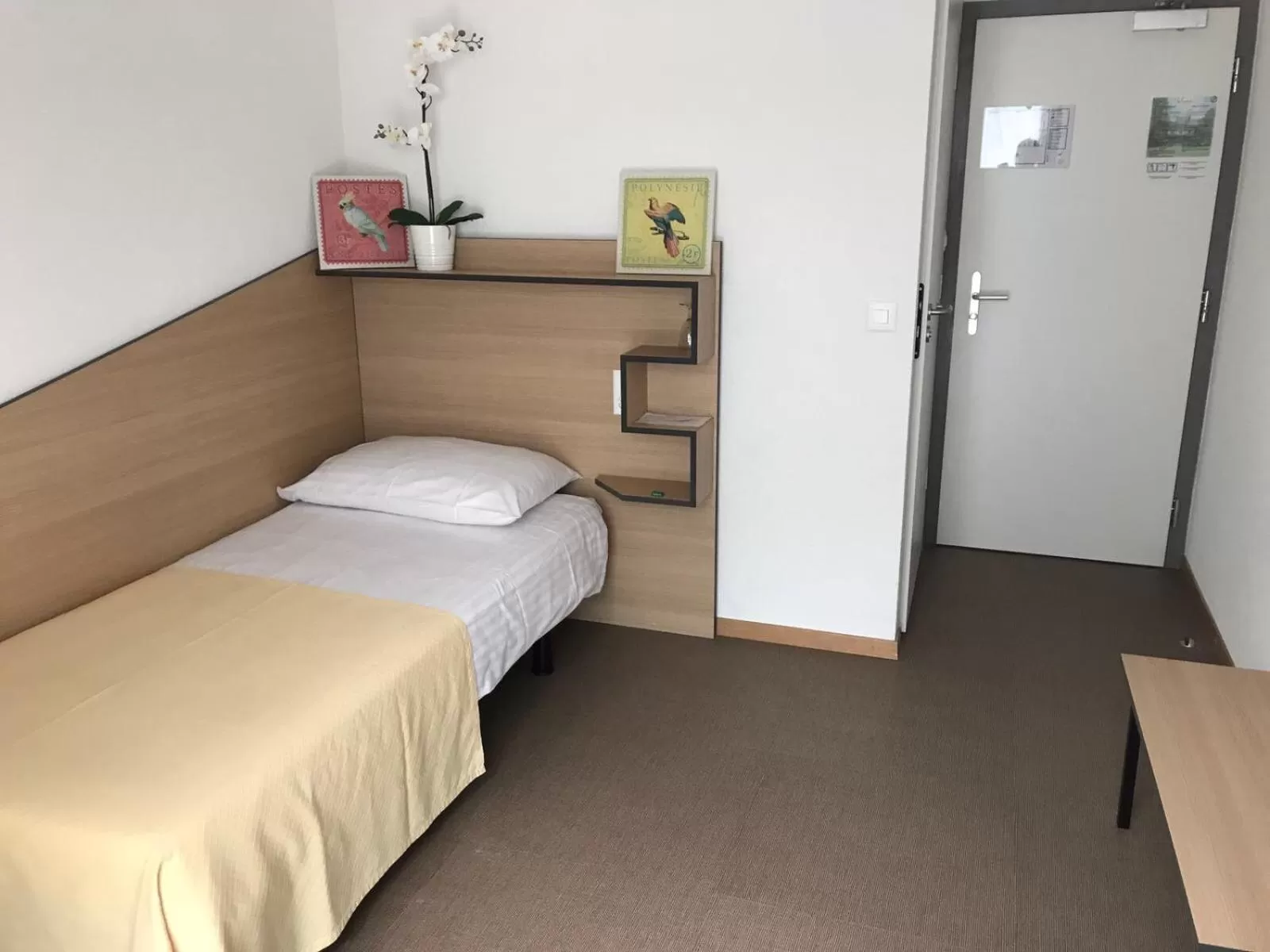 Photo of the whole room, Bed in Le Cénacle