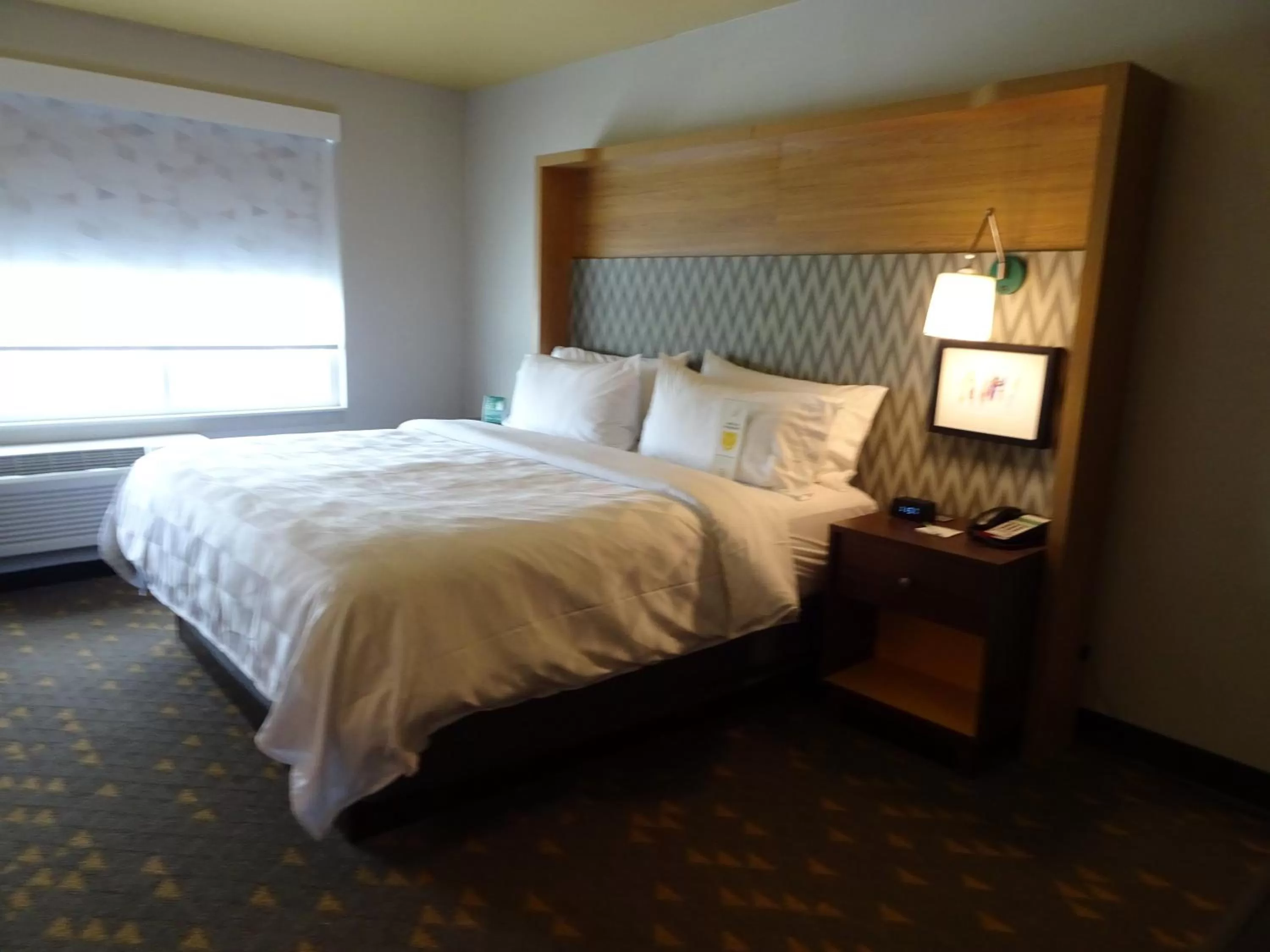 Photo of the whole room, Bed in Holiday Inn - Jonesboro by IHG