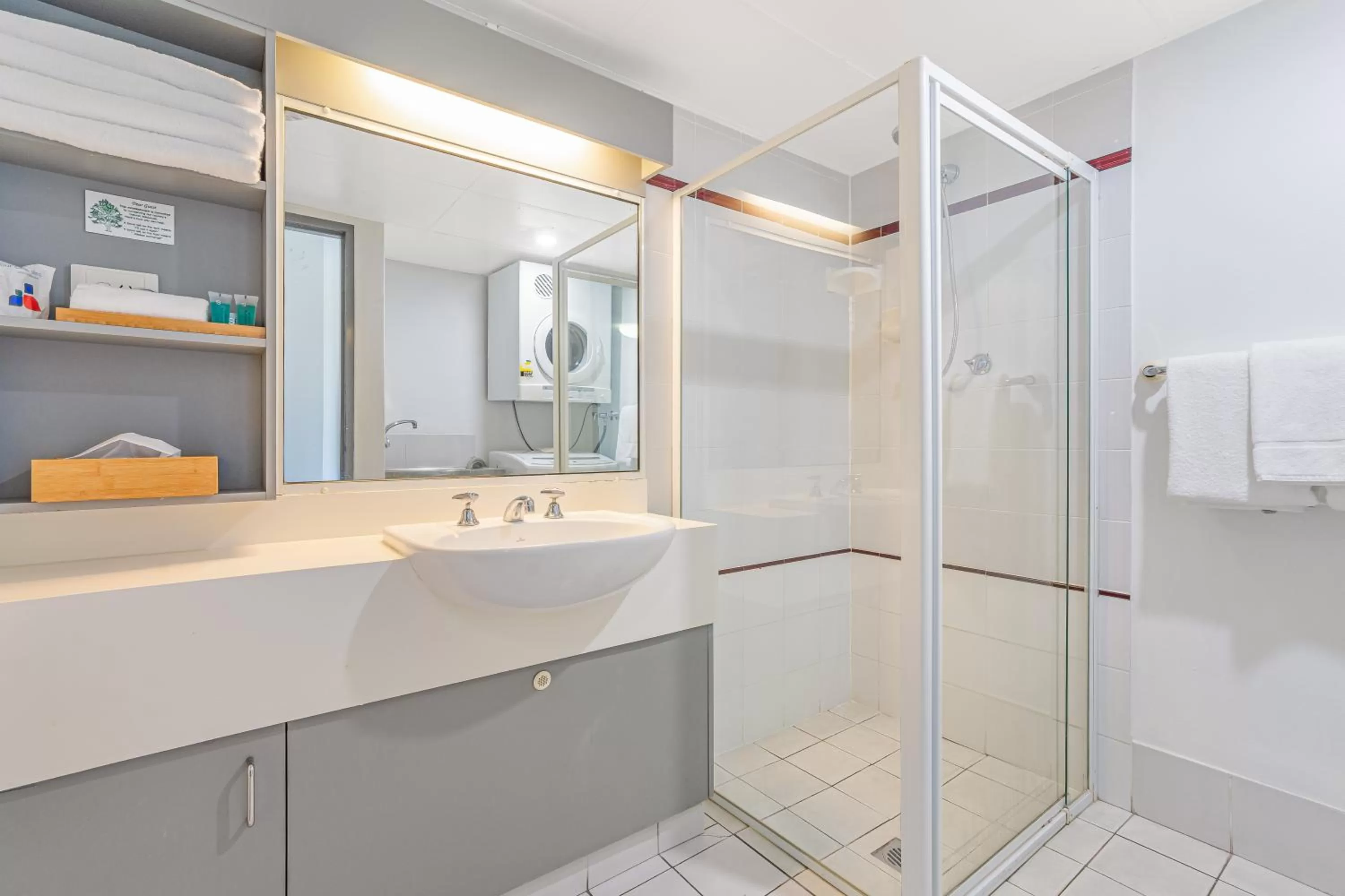 Shower in Nelson Towers Motel & Apartments