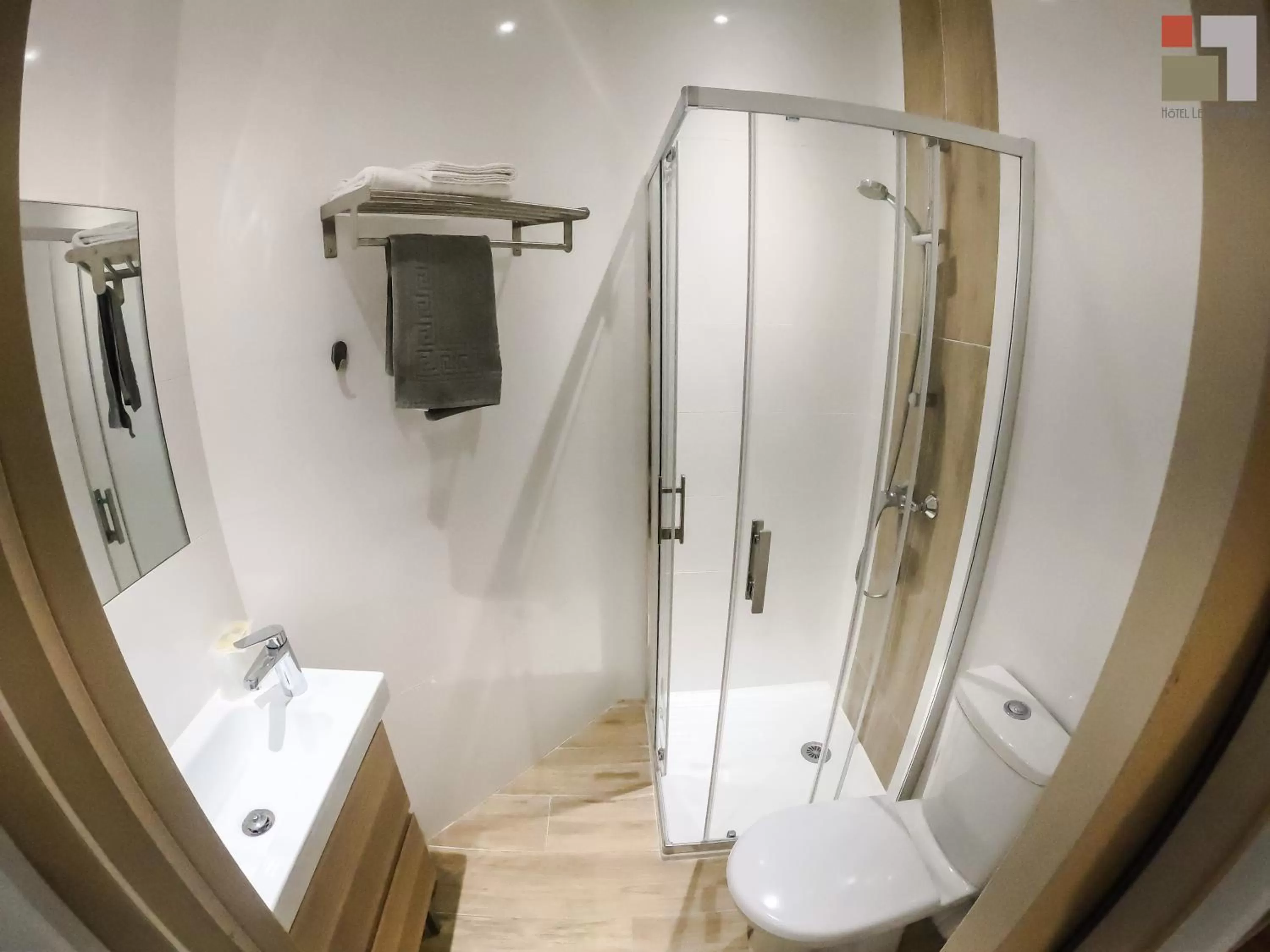 Bathroom in Hôtel Le Printemps